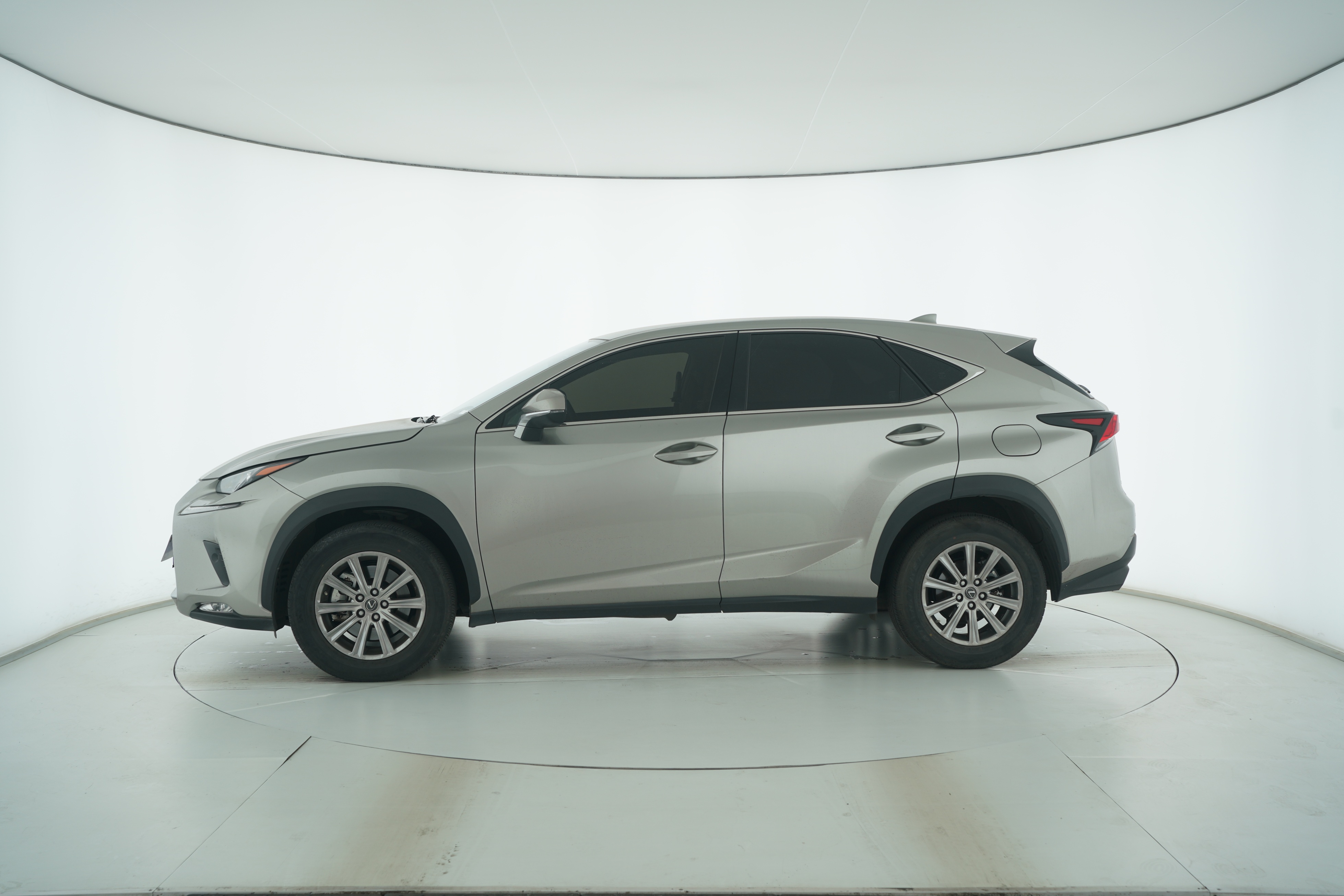 Lexus NX 2018 — фото 7