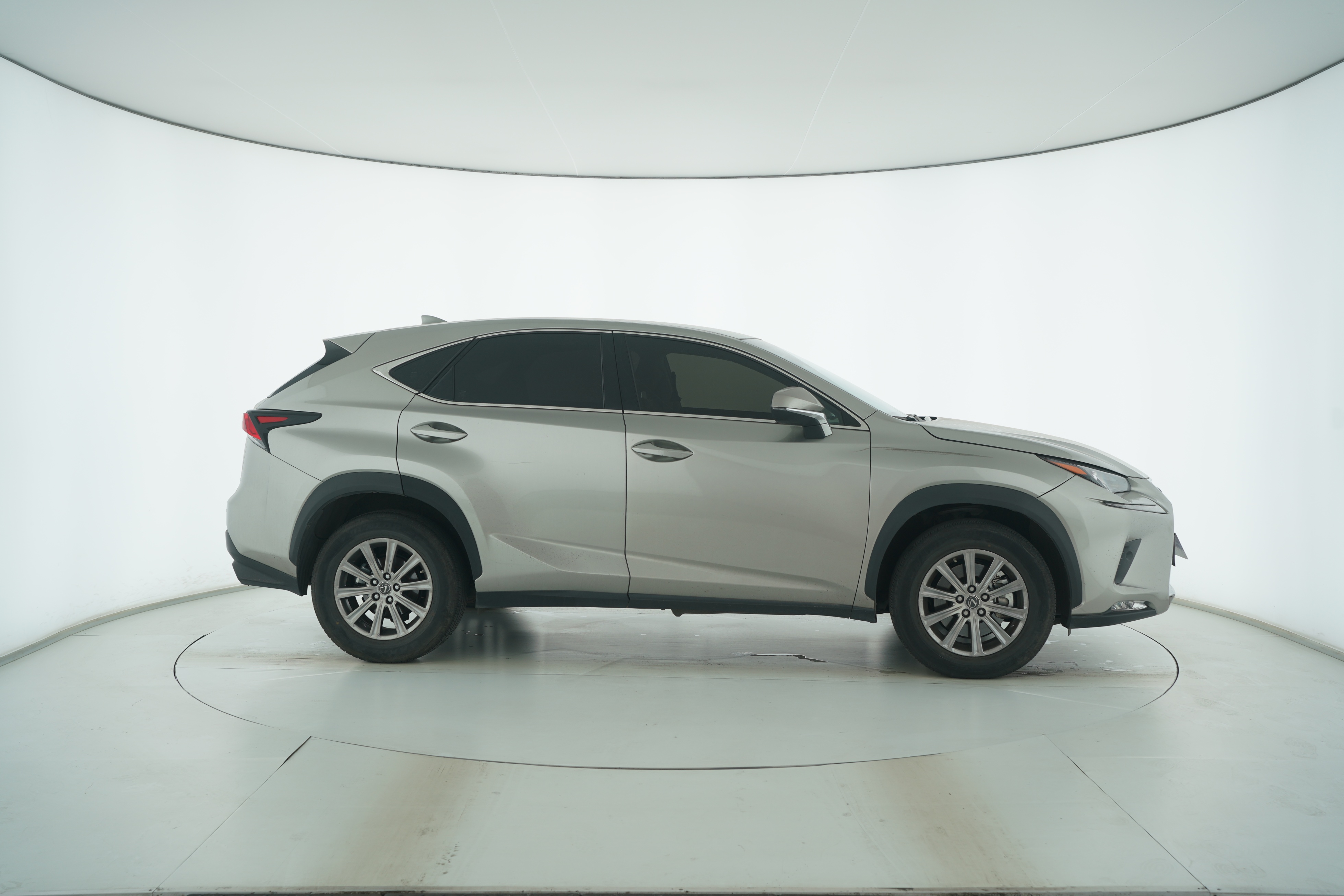 Lexus NX 2018 — фото 8