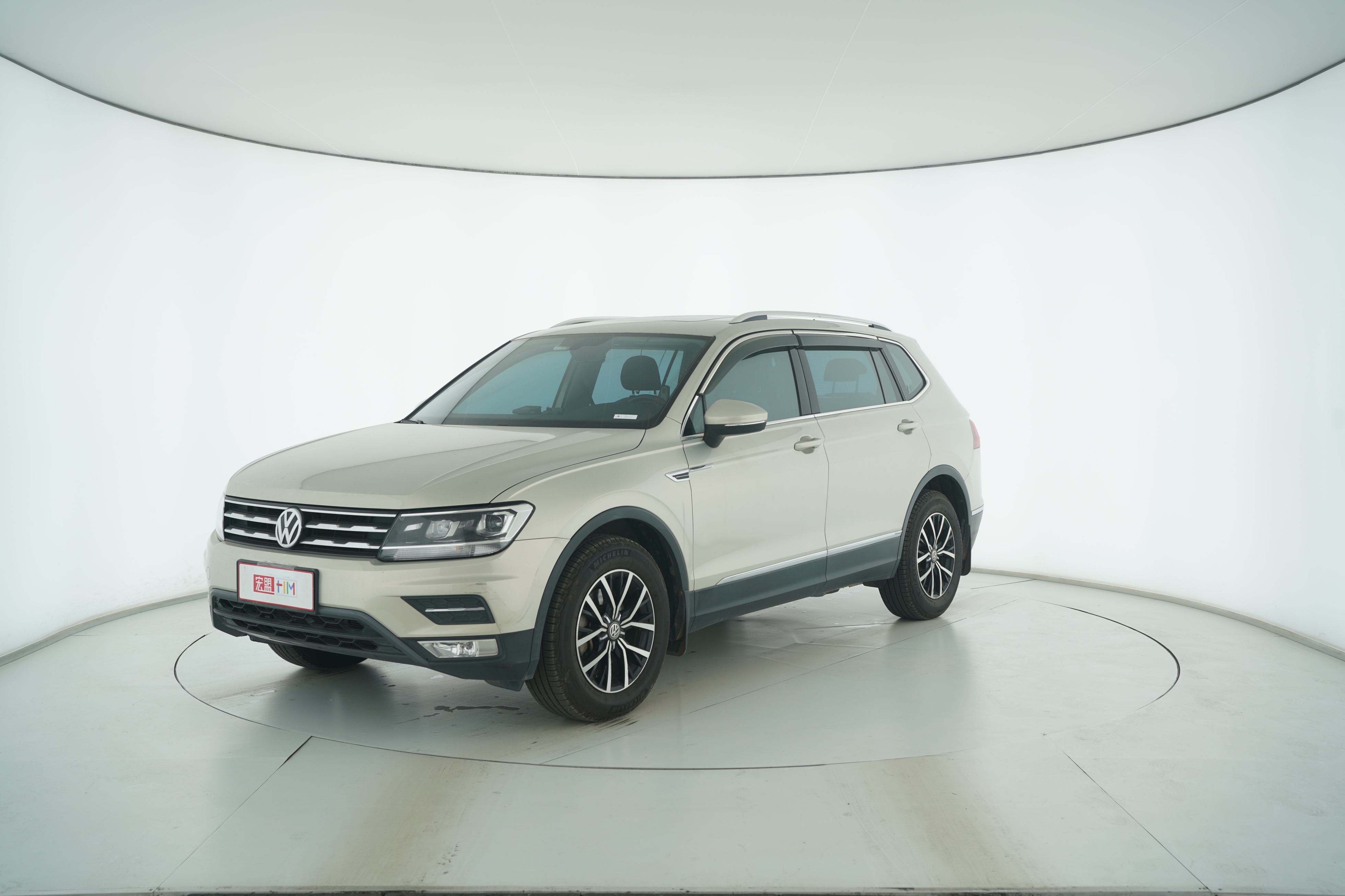 Volkswagen Tiguan L 2017 — фото 1