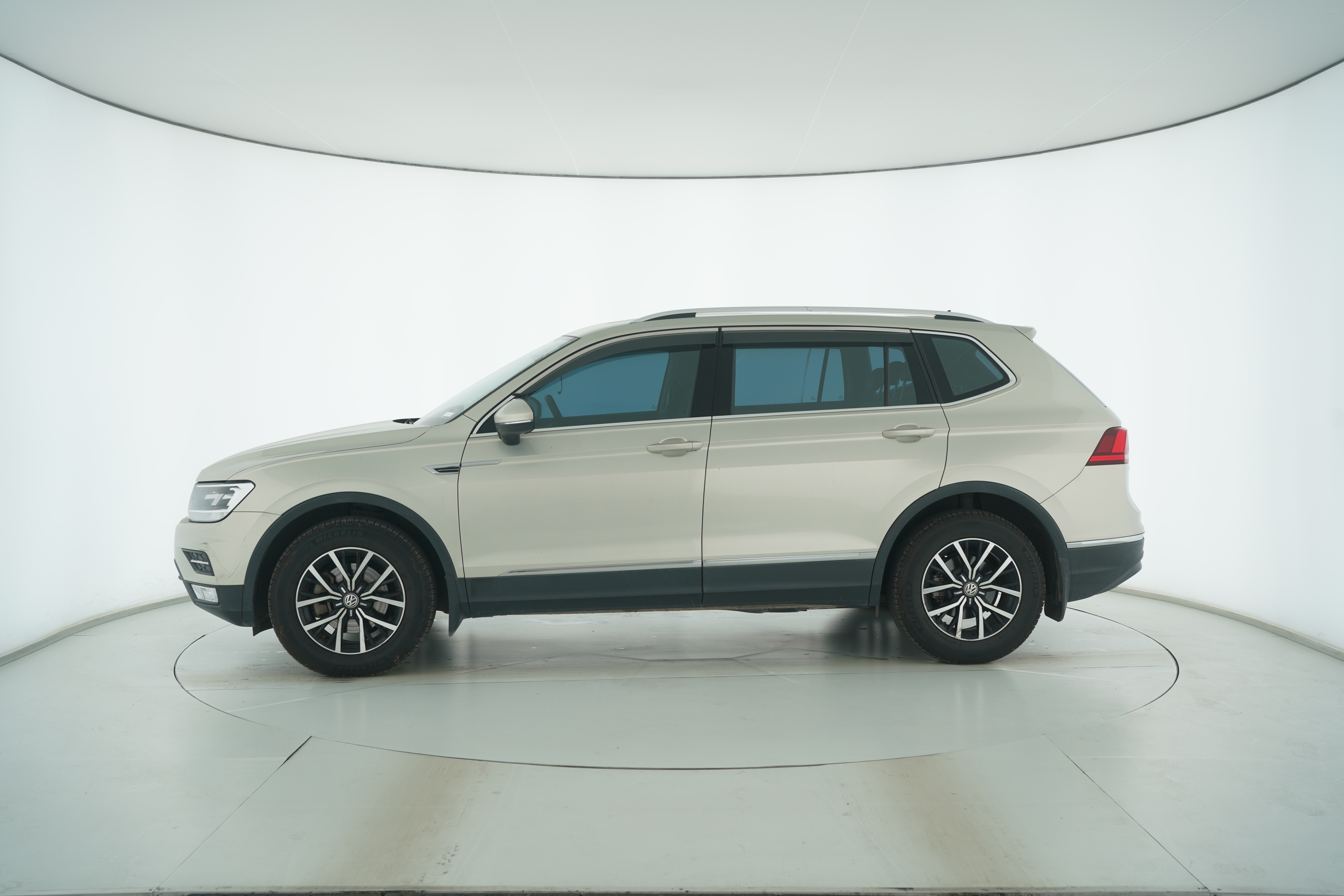 Volkswagen Tiguan L 2017 — фото 7