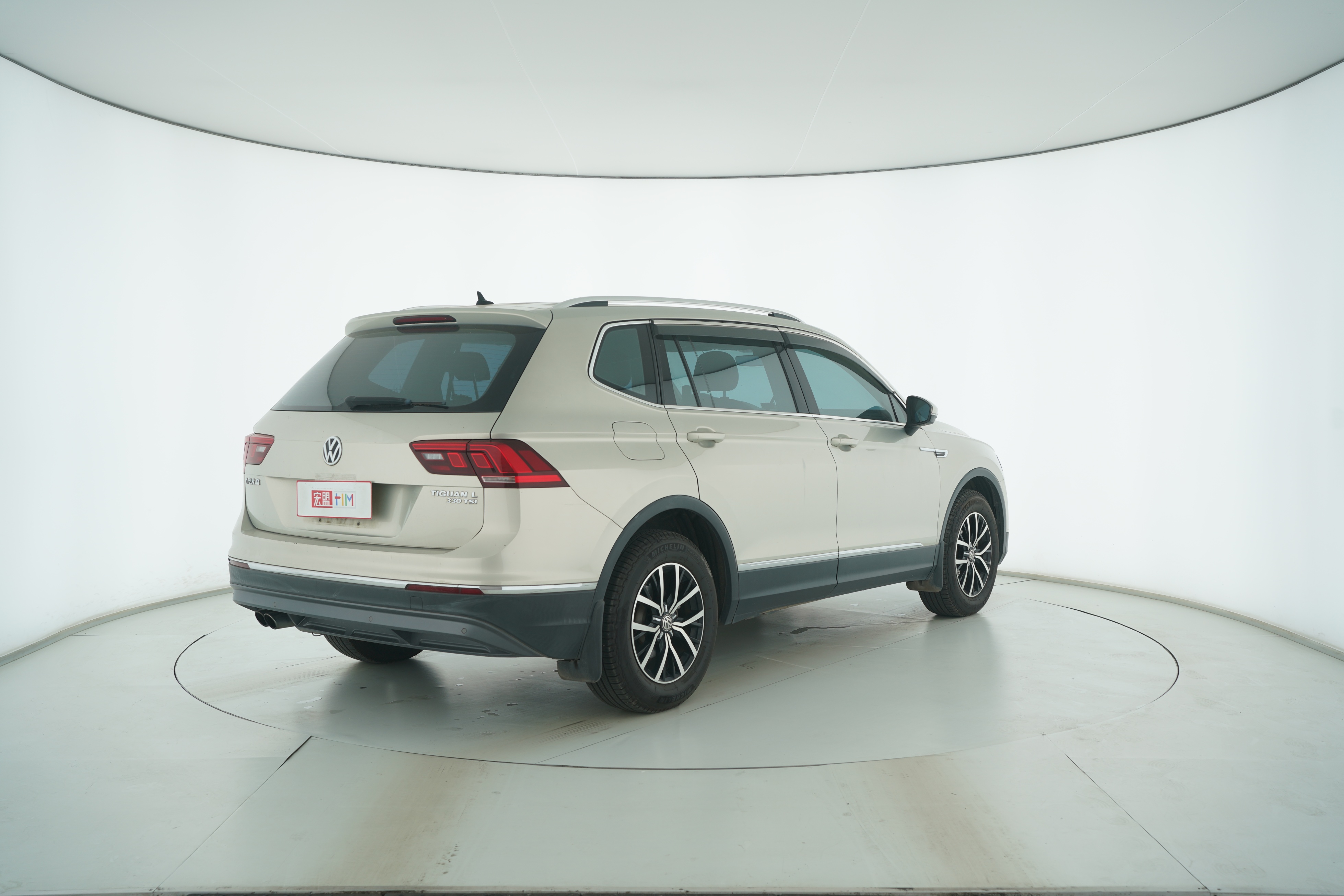 Volkswagen Tiguan L 2017 — фото 4