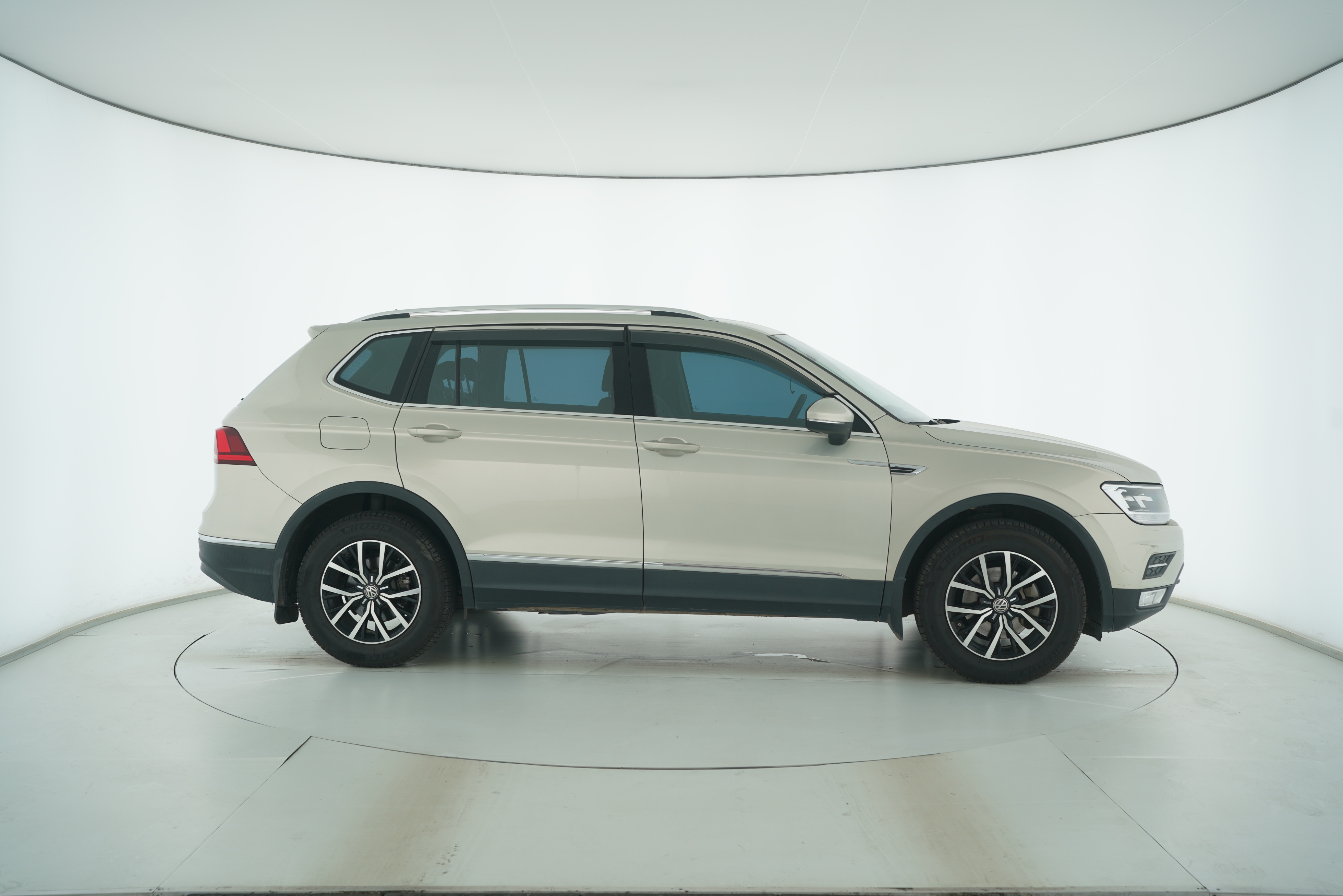 Volkswagen Tiguan L 2017 — фото 8