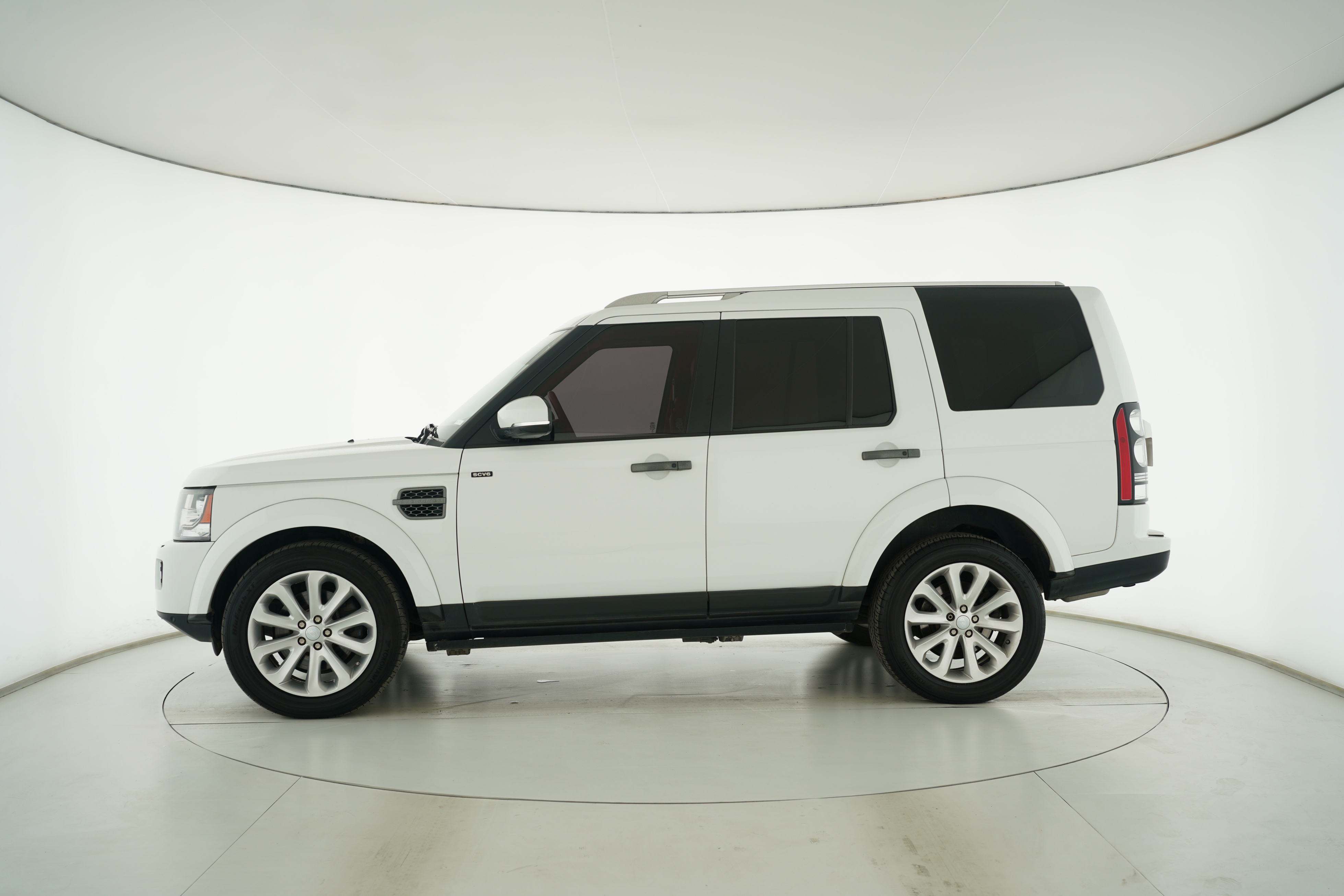 Land Rover Discovery 2015 — фото 7