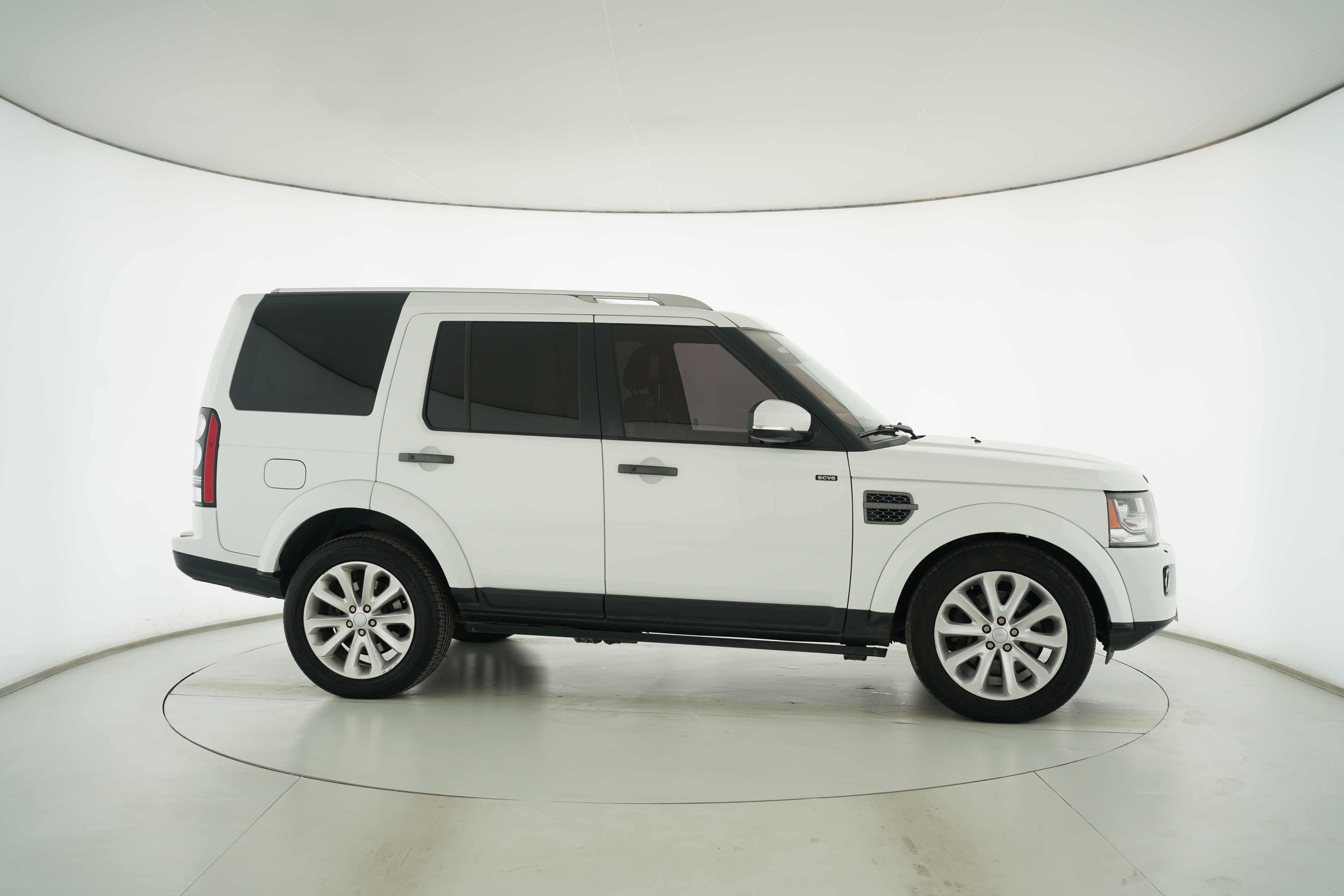Land Rover Discovery 2015 — фото 8