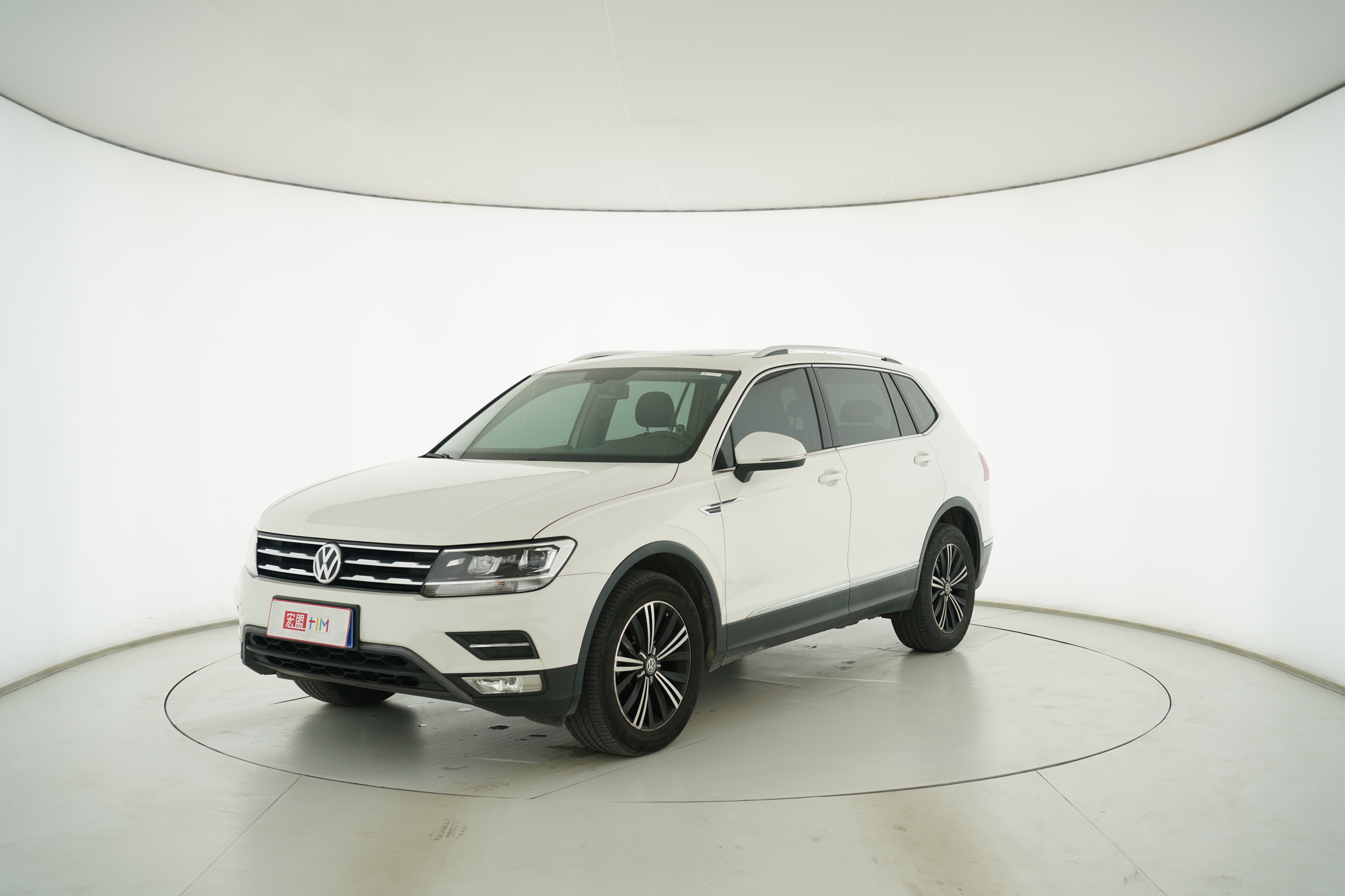 Volkswagen Tiguan L 2019 — фото 1