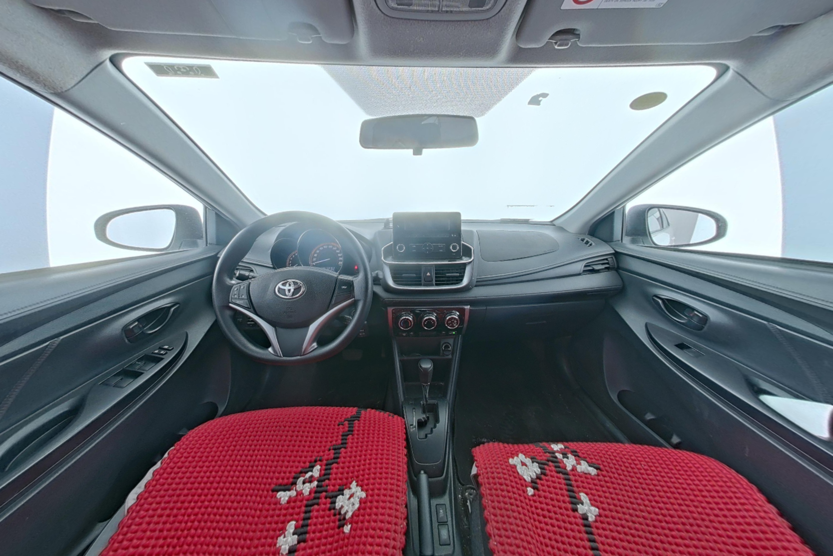 Toyota YARiS L 2022 — фото 9