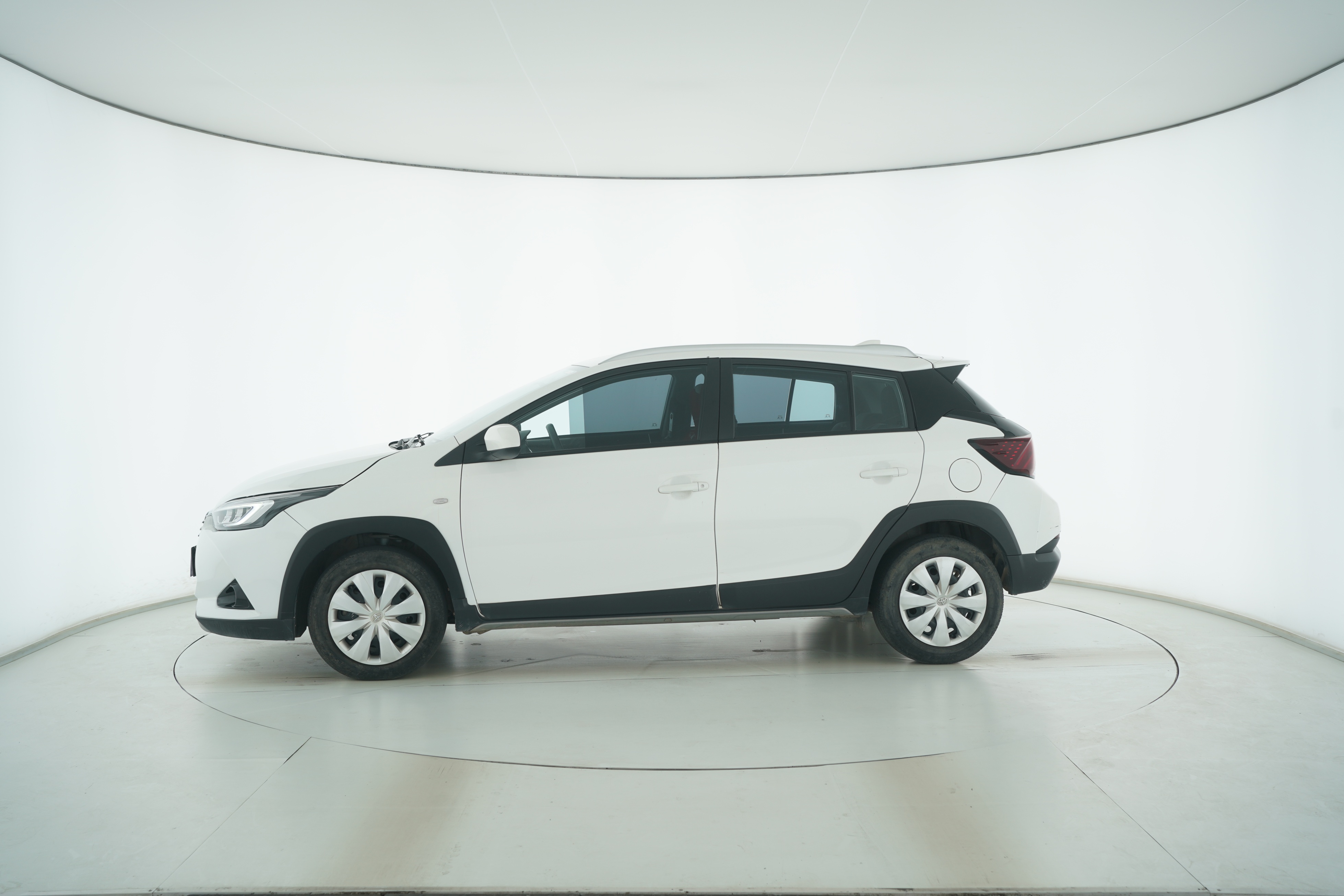 Toyota YARiS L 2022 — фото 7