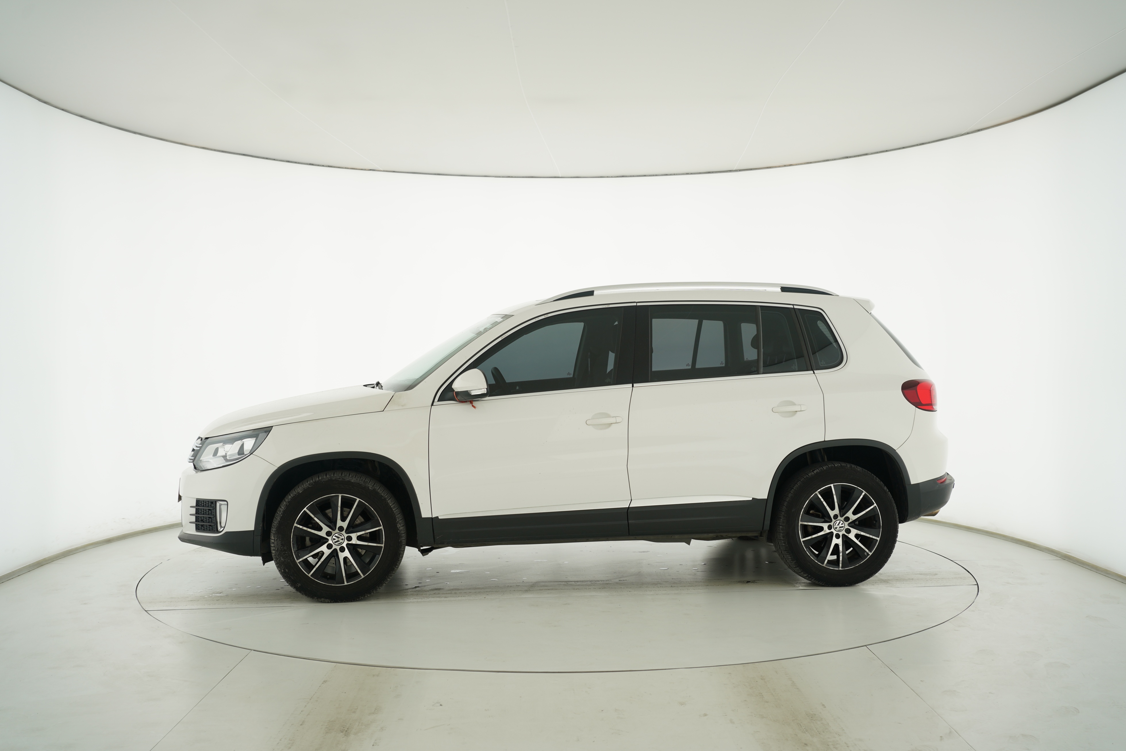 Volkswagen Tuguan 2015 — фото 7