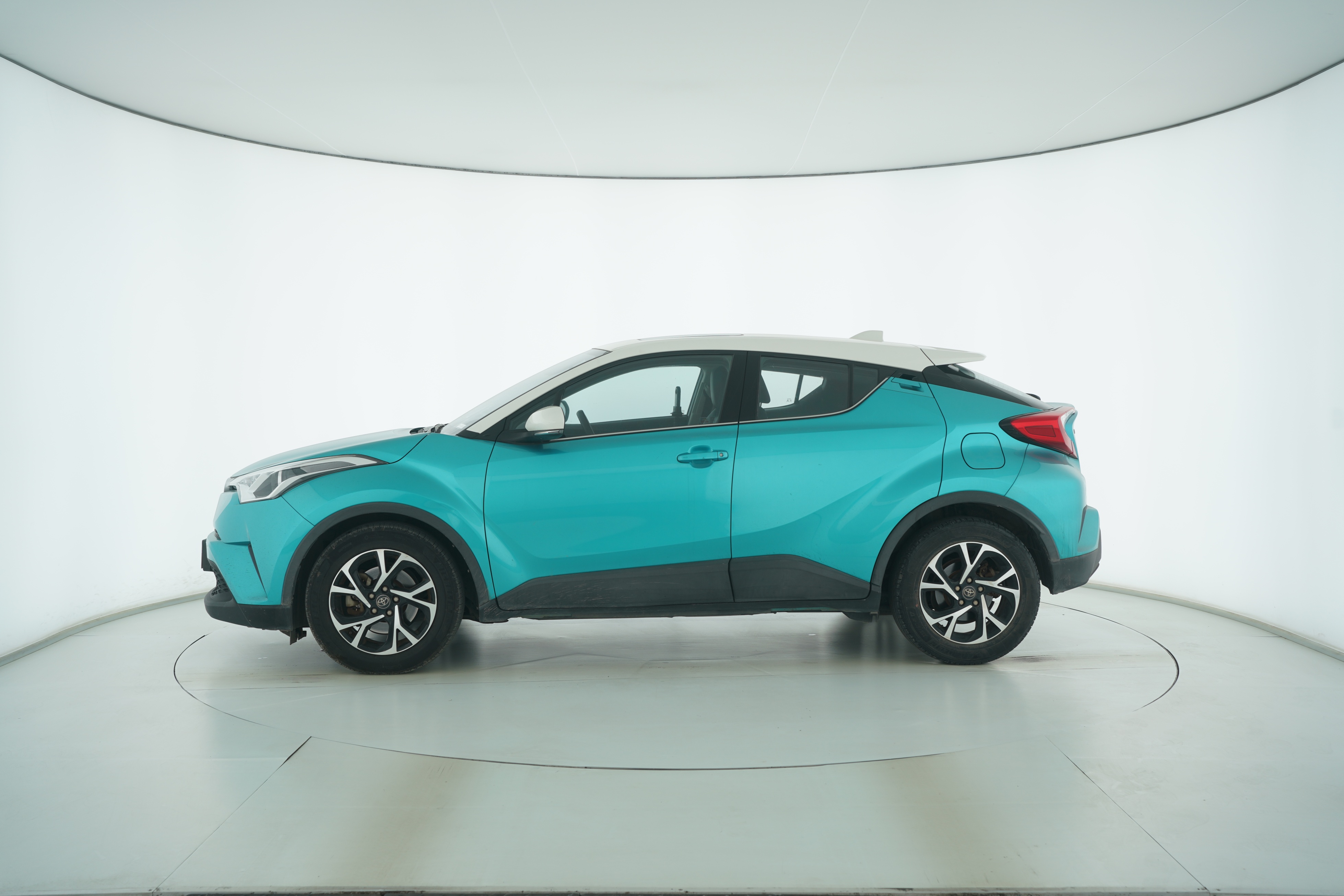 Toyota C-HR 2020 — фото 7
