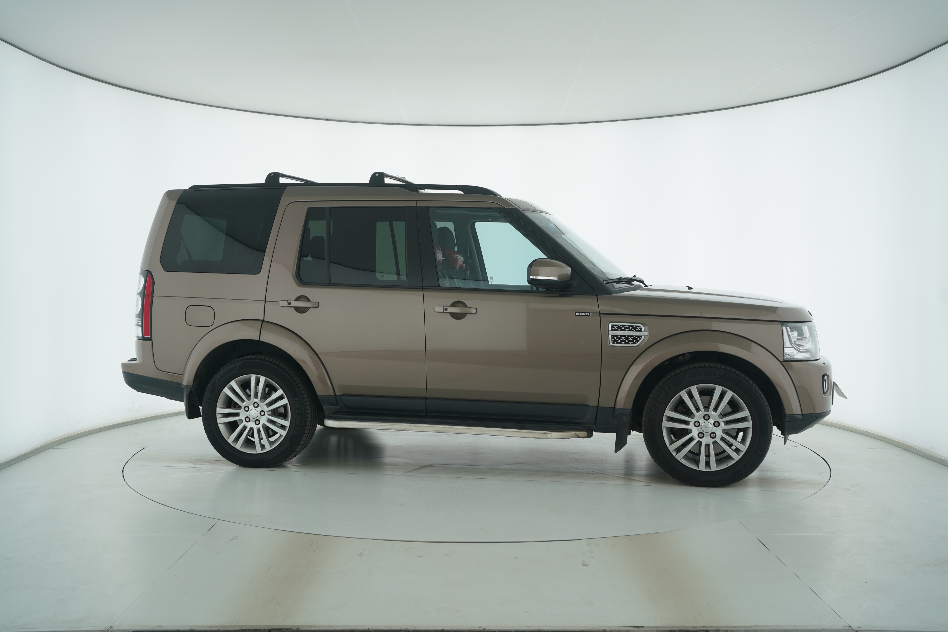 Land Rover Discovery 2015 — фото 8