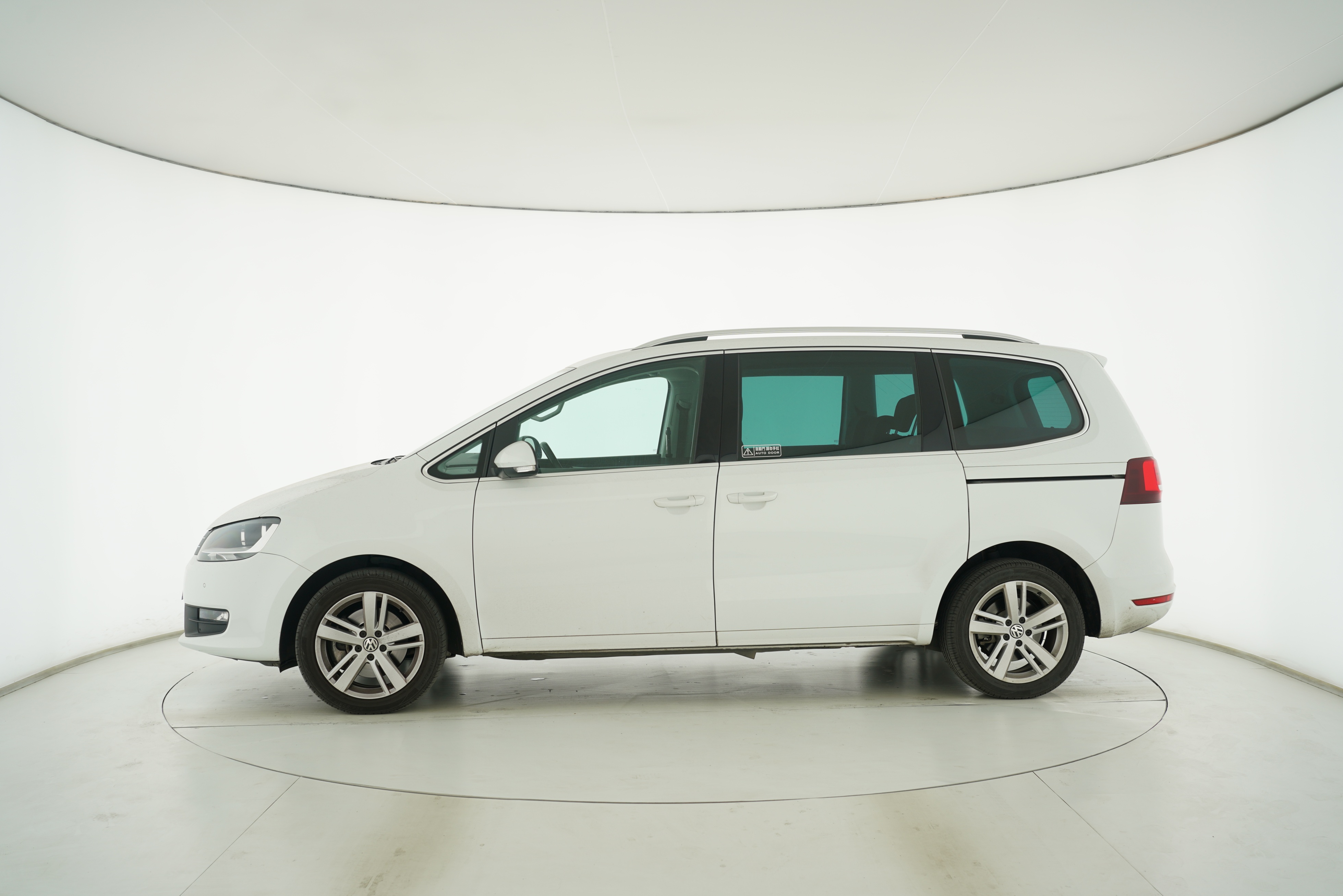 Volkswagen Sharan 2016 — фото 7