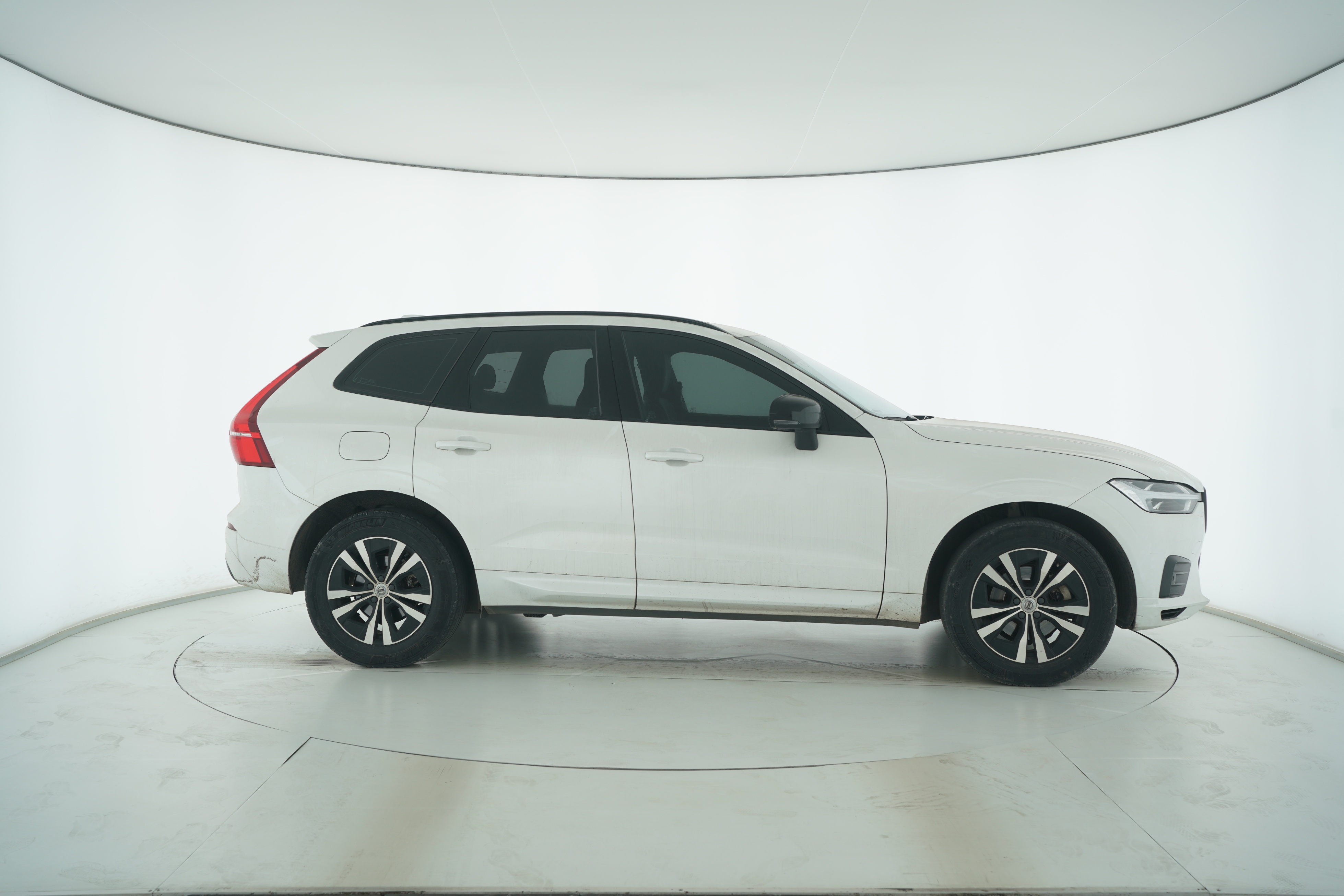 VOLVO XC60 2021 — фото 8