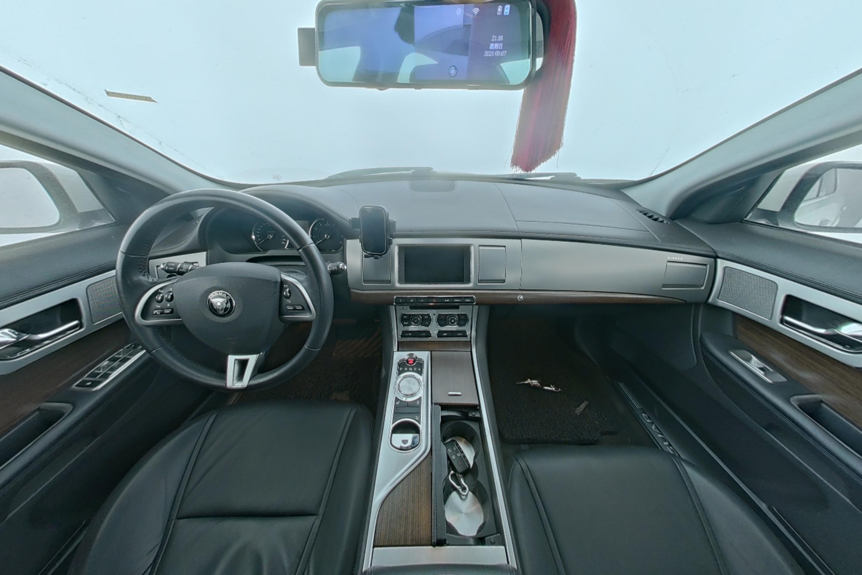 Jaguar XF 2014 — фото 9