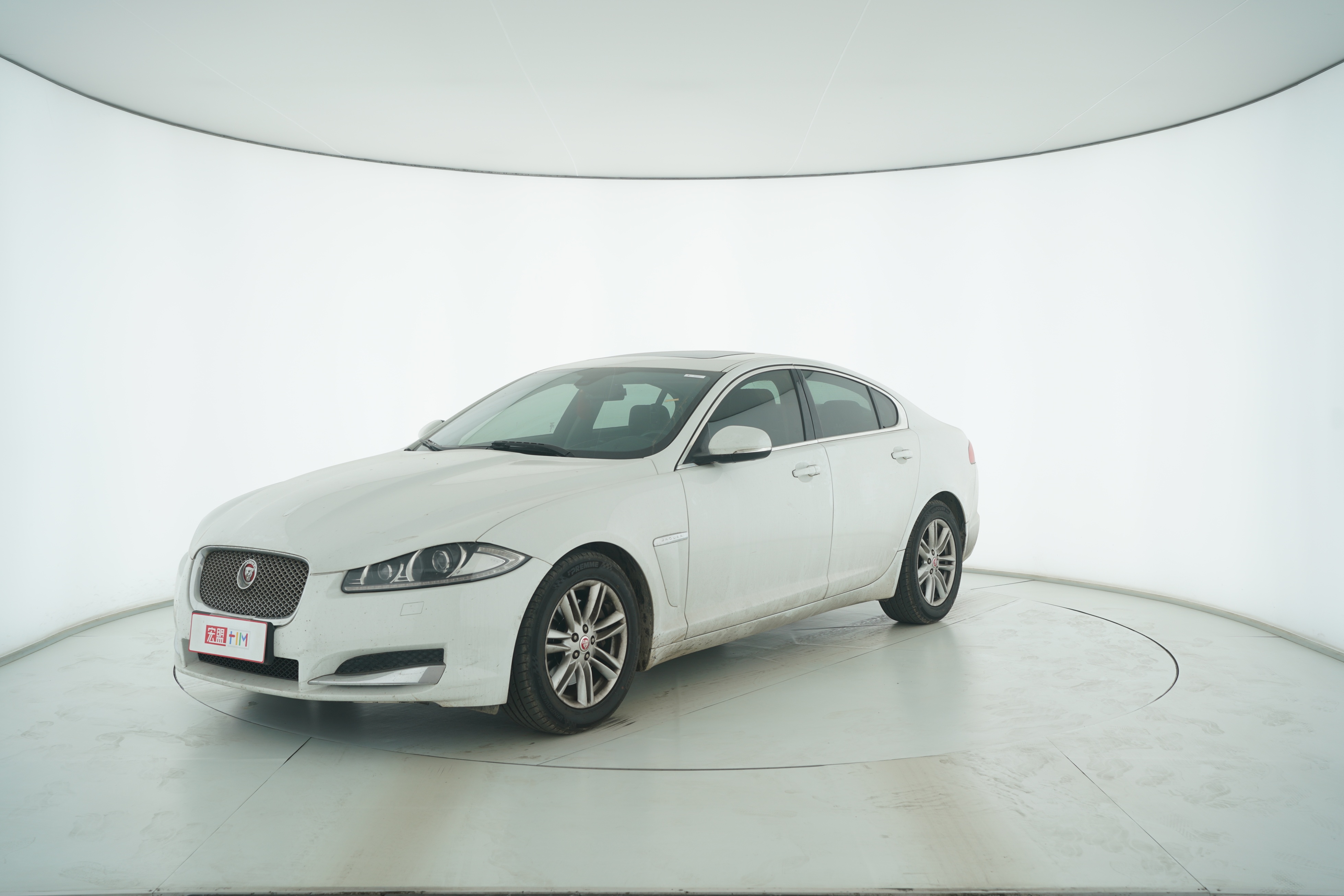Jaguar XF 2014 — фото 1