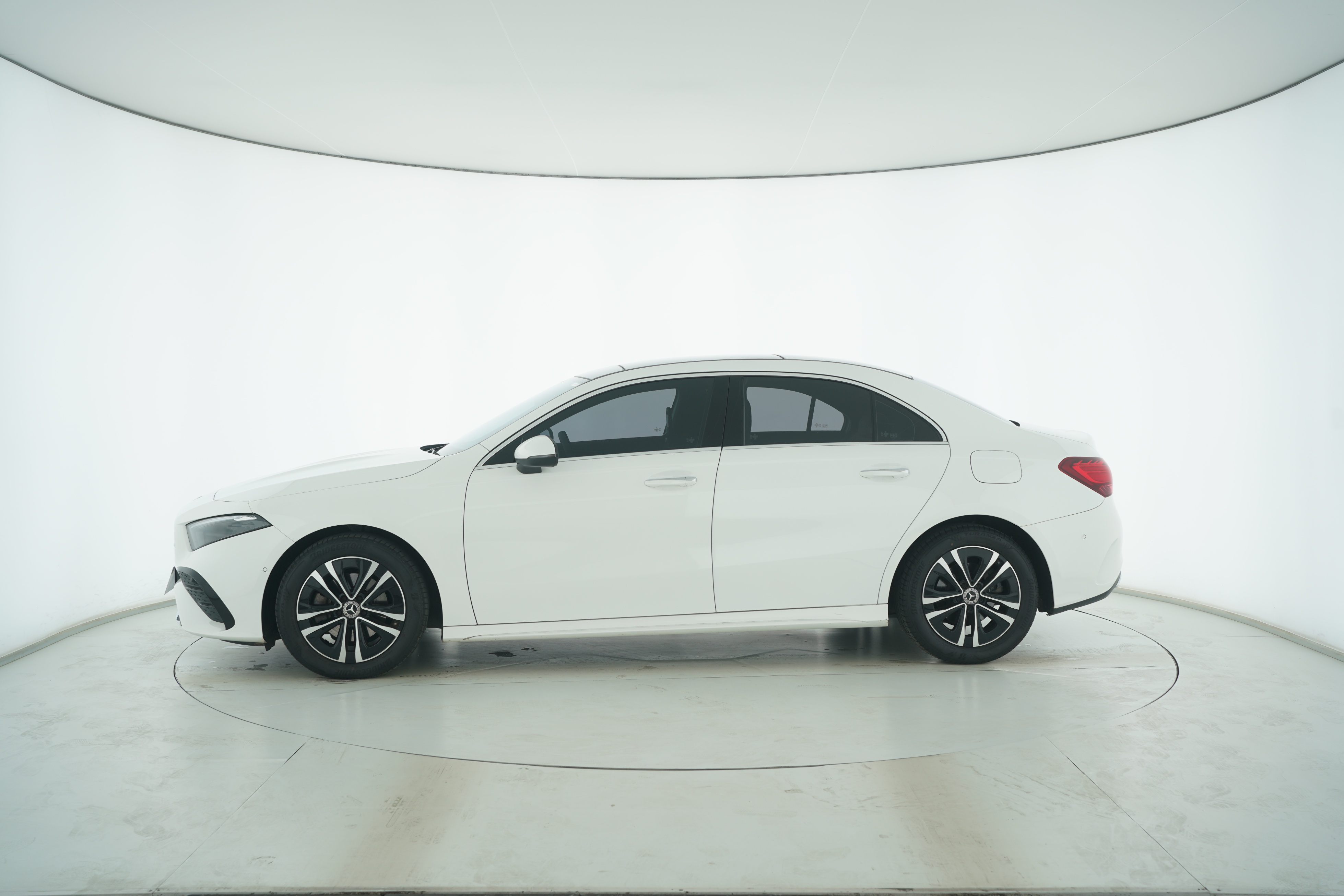 Mercedes Benz A-Class 2022 — фото 7