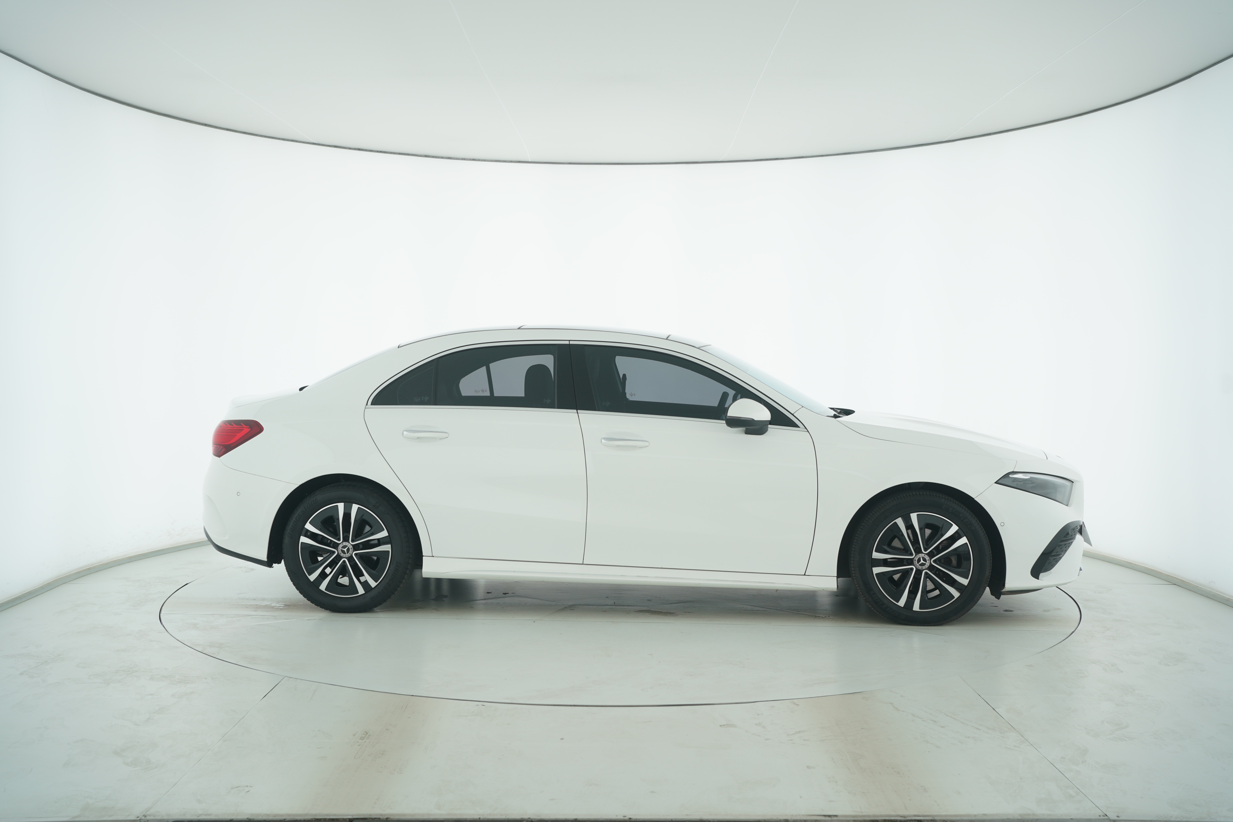 Mercedes Benz A-Class 2022 — фото 8