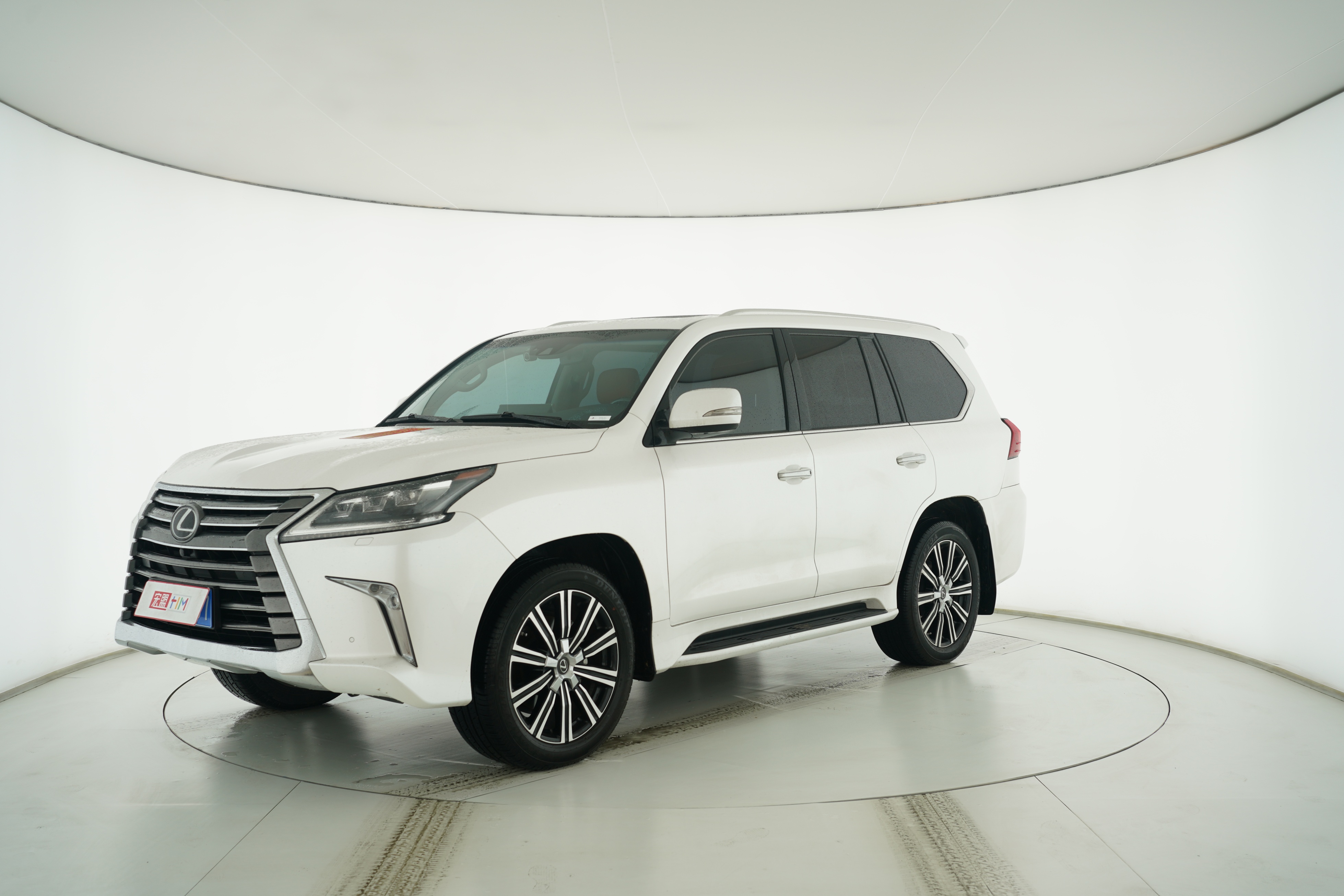 Lexus LX 2019 — фото 1