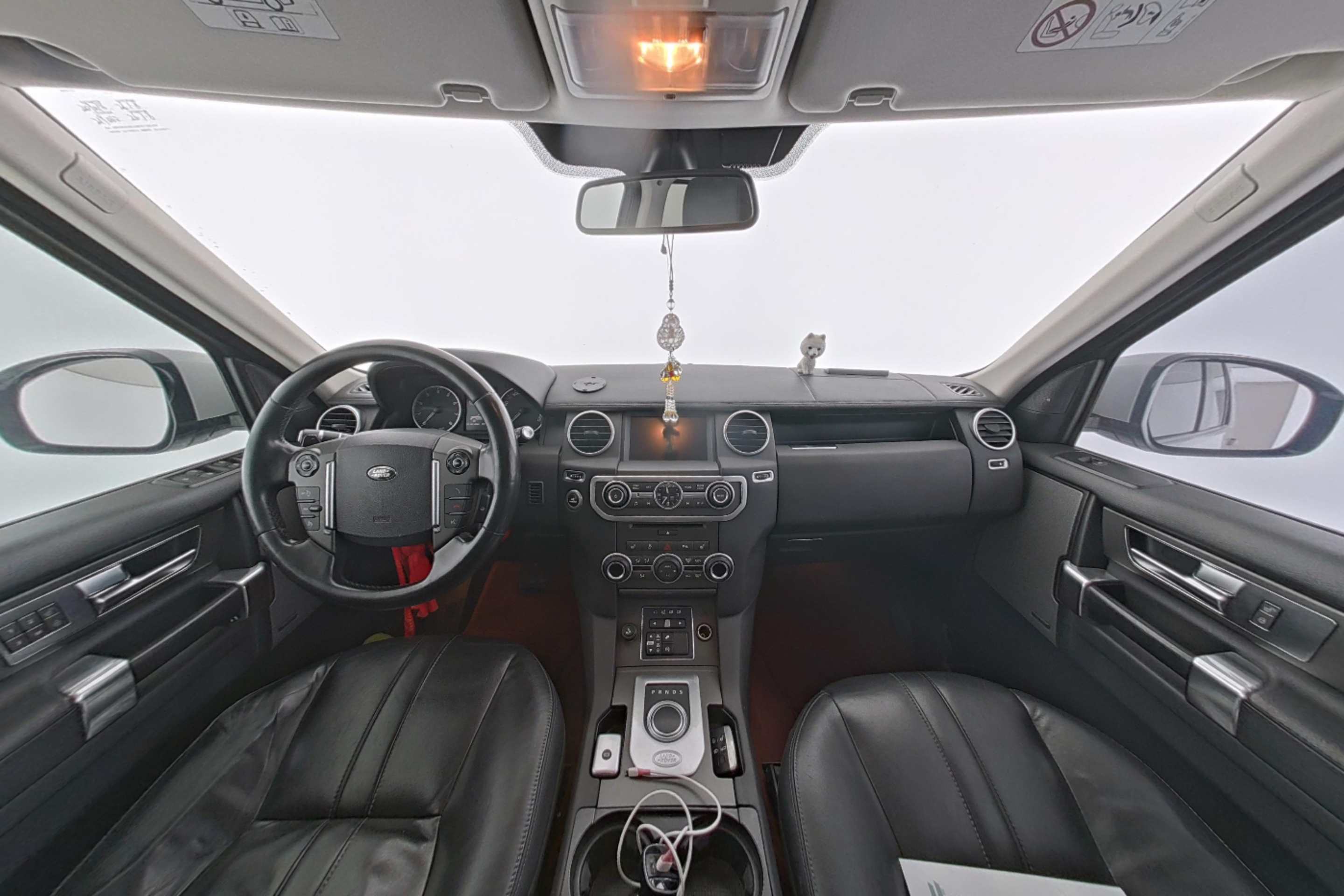 Land Rover Discovery 2015 — фото 9