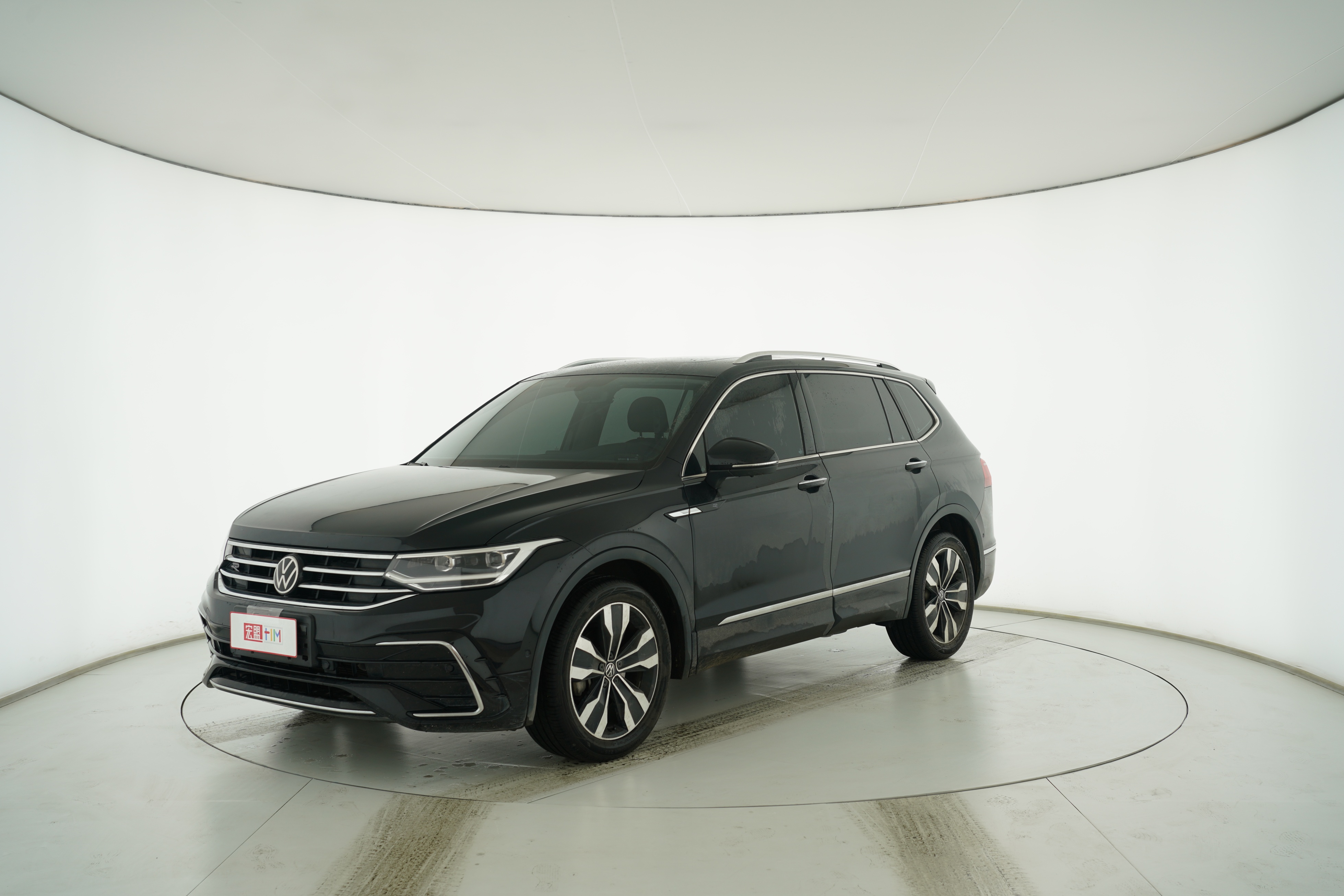 Volkswagen Tiguan L 2024 — фото 1