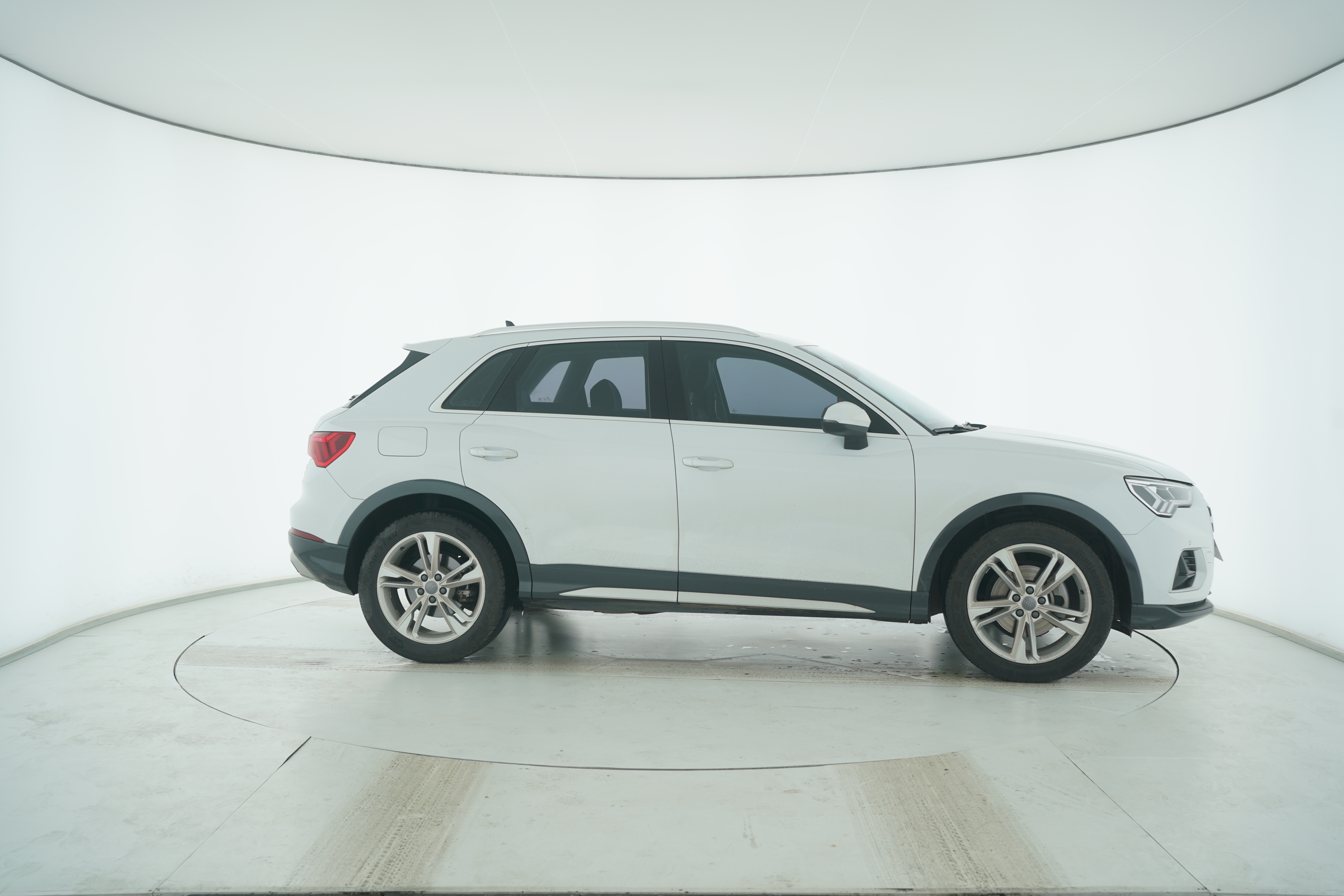 Audi Q3 2019 — фото 8