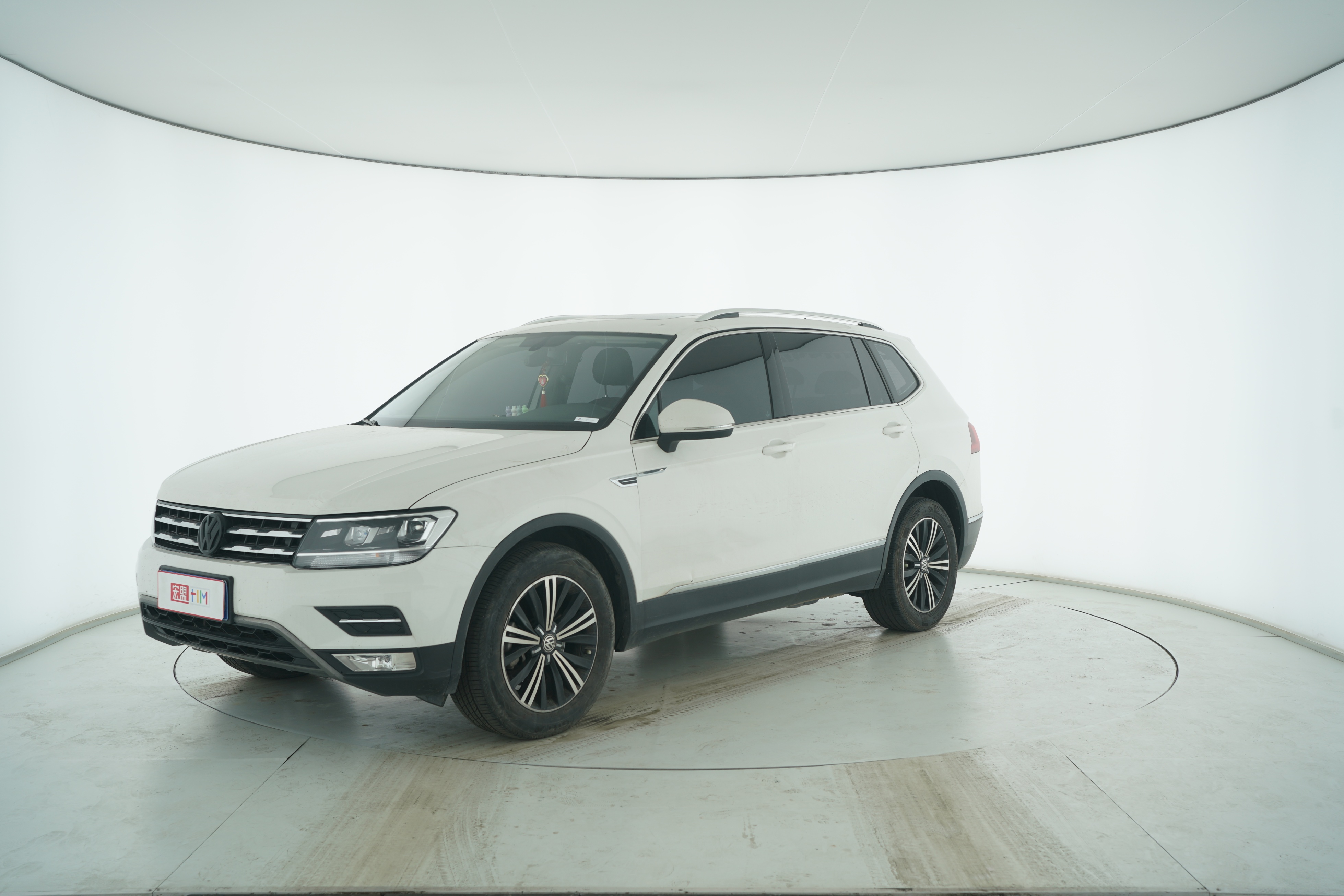 Volkswagen Tiguan L 2019 — фото 1