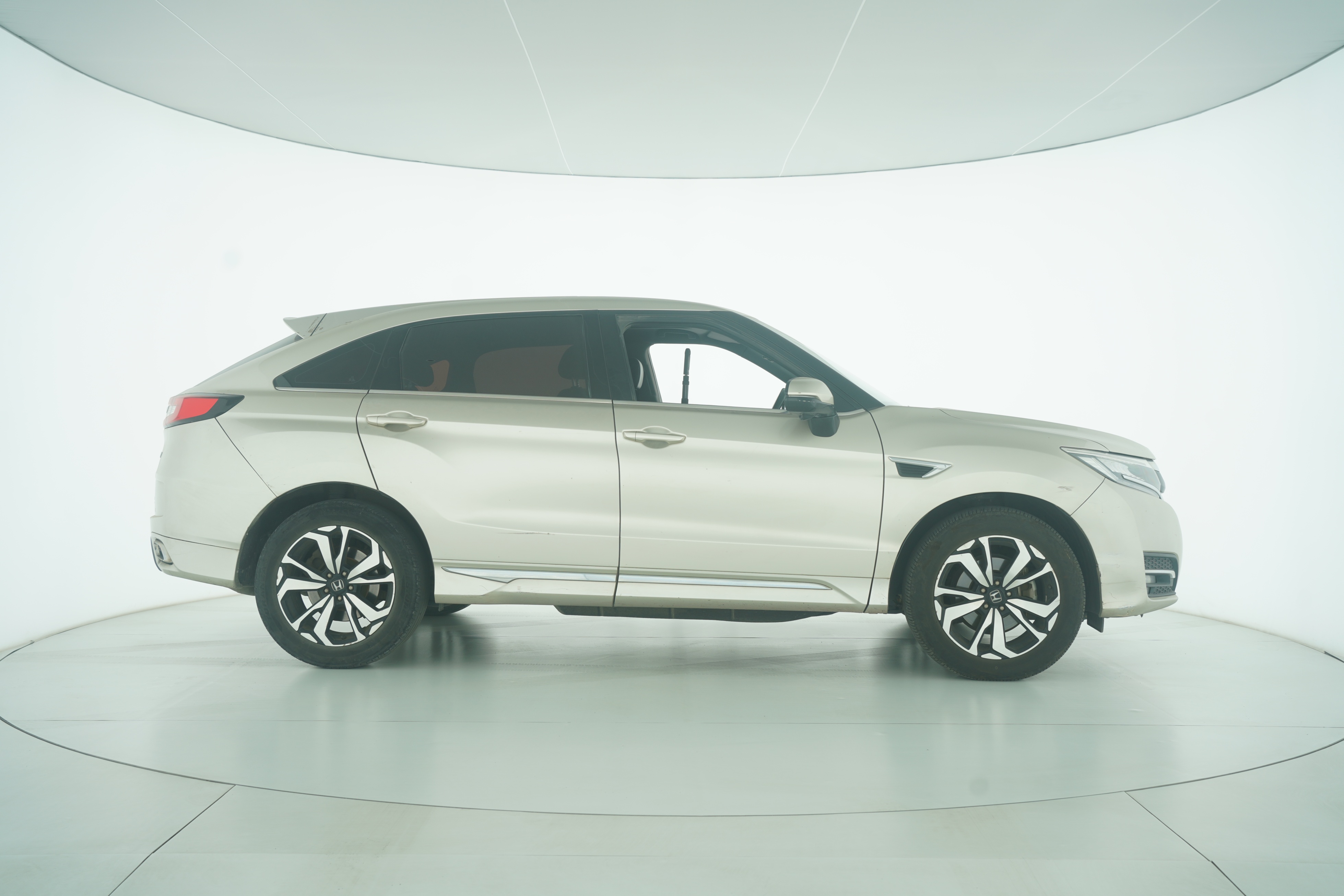 Honda UR-V 2017 — фото 8
