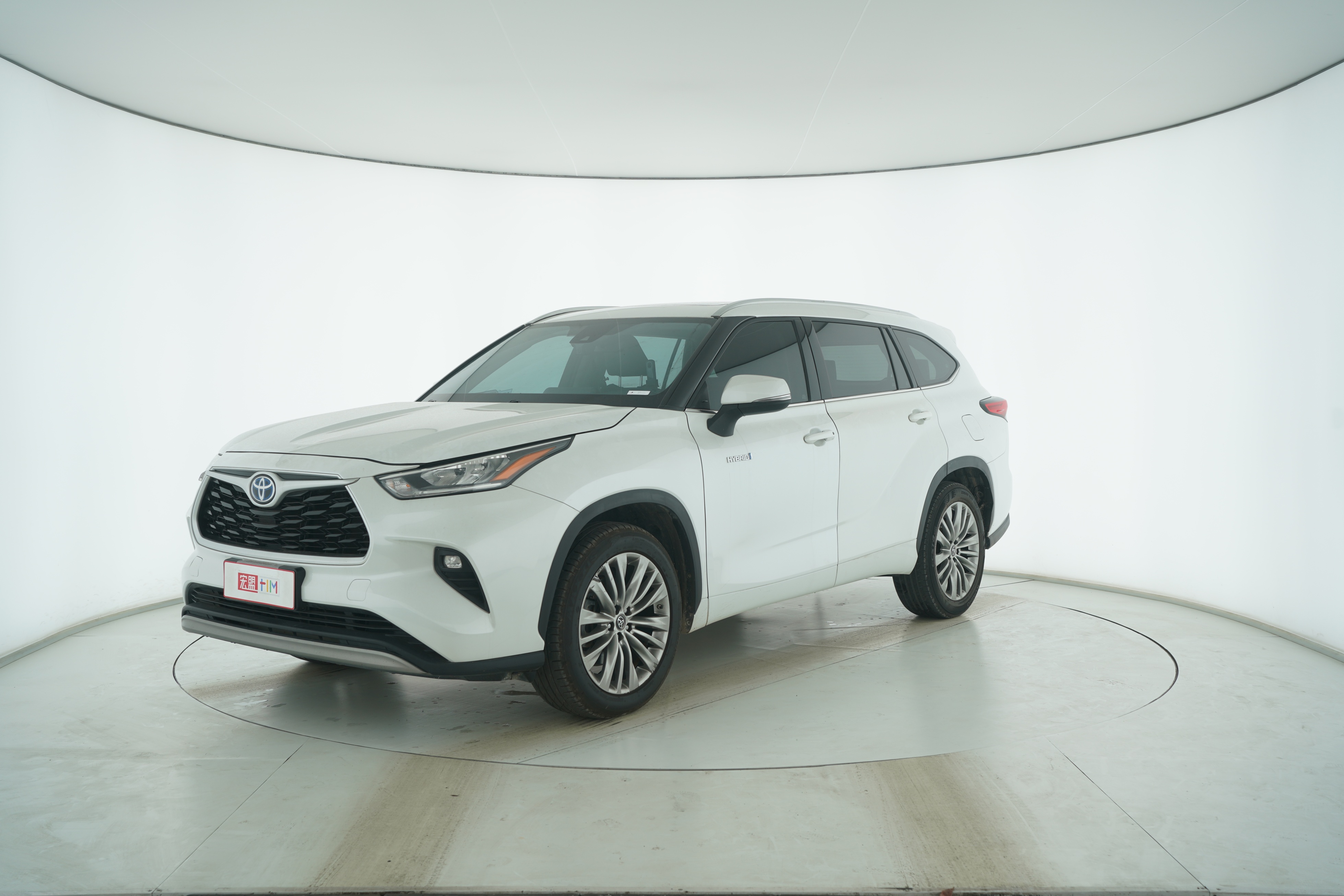 Toyota Highlander 2022 — фото 1