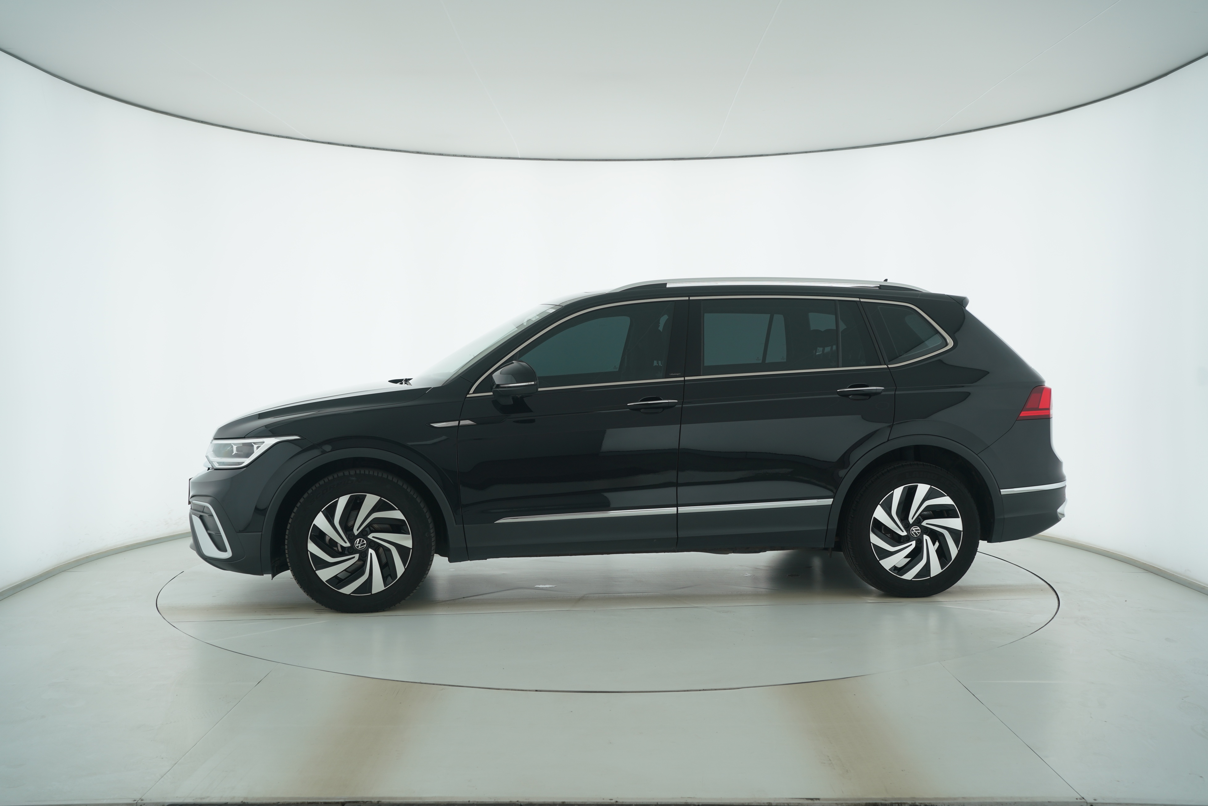 Volkswagen Tiguan L 2022 — фото 7