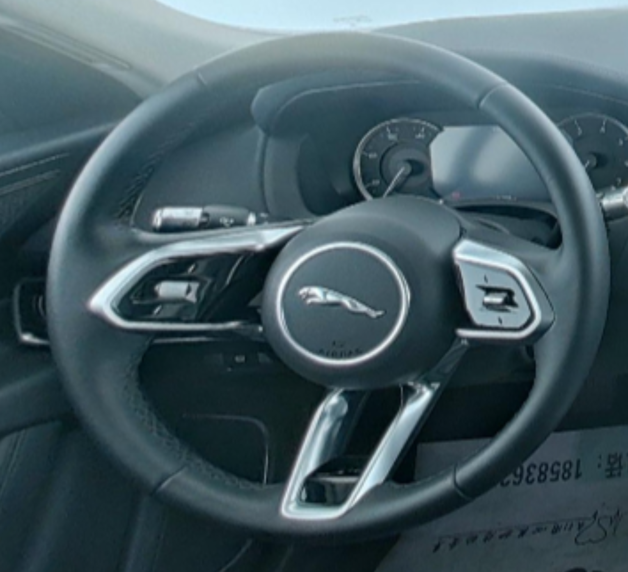 Jaguar XEL 2020 — фото 10