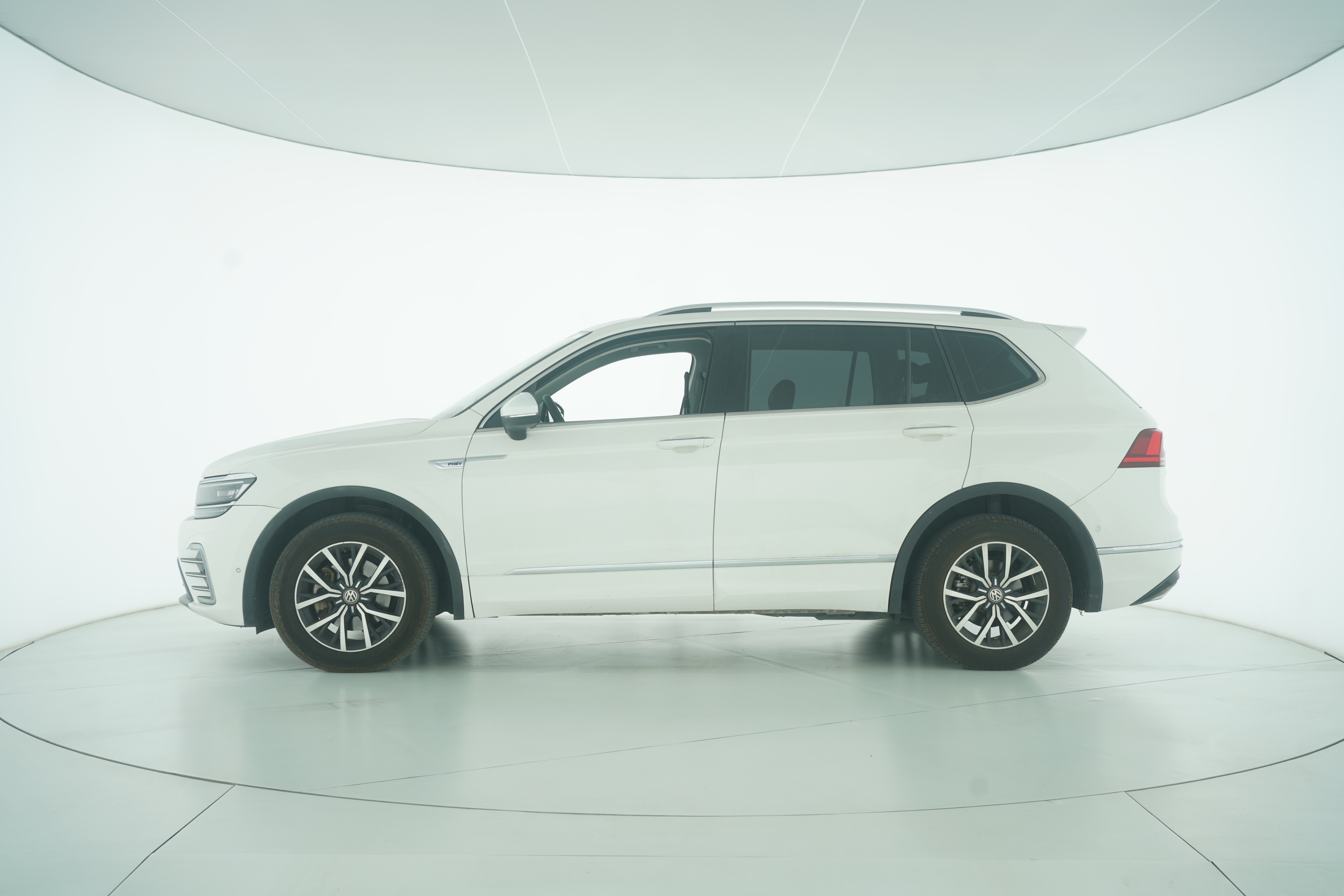 Volkswagen Tiguan L Plug-in Hybrid 2019 — фото 7