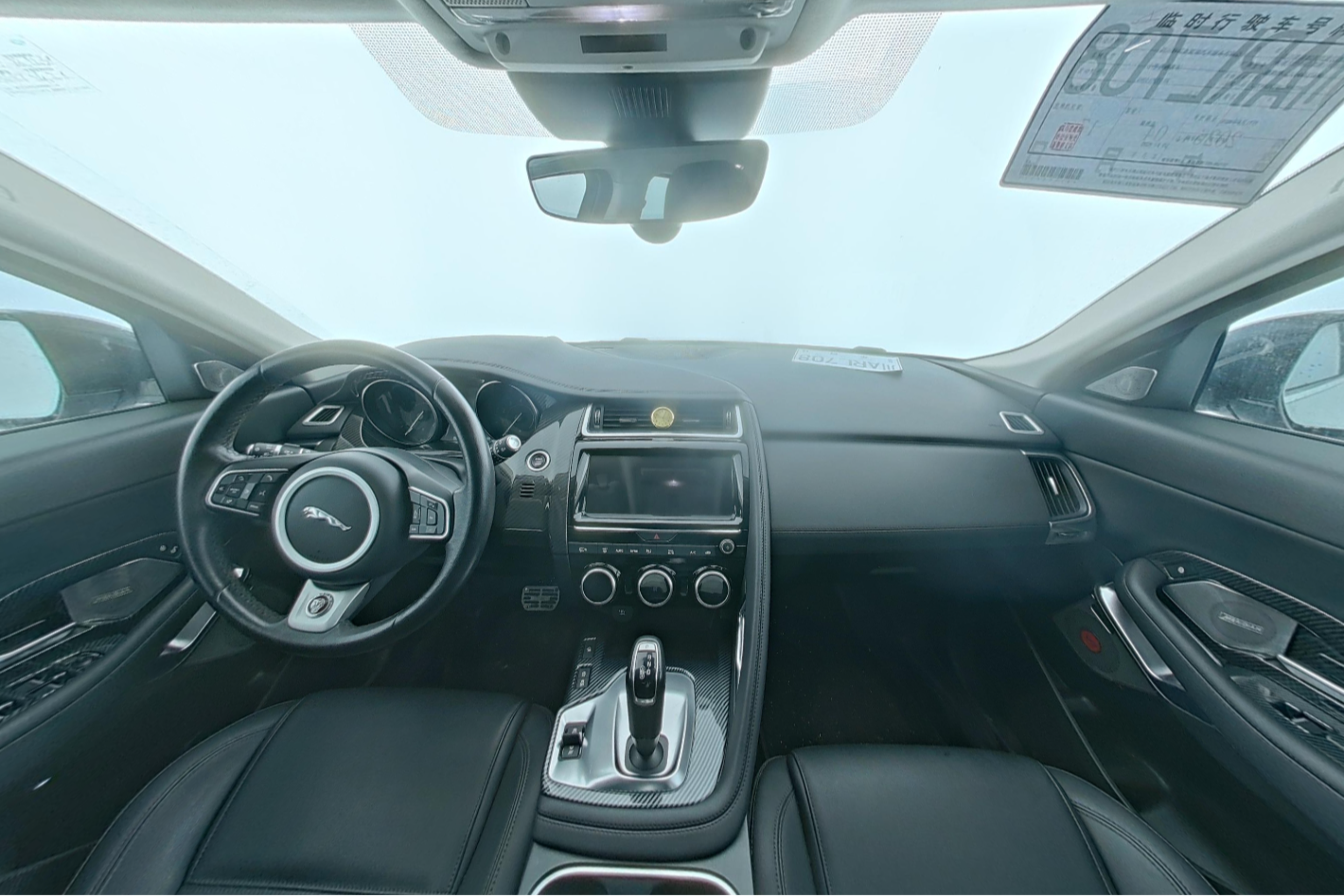 Jaguar E-PACE 2018 — фото 9