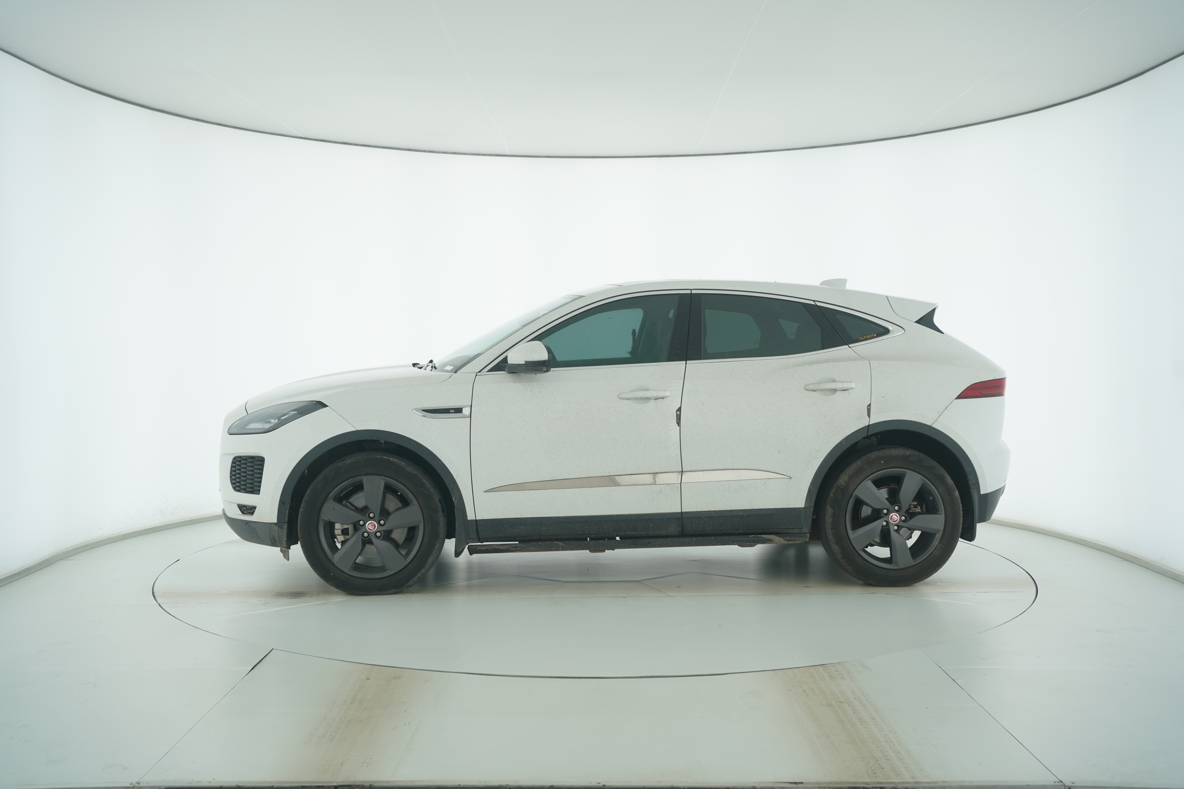 Jaguar E-PACE 2018 — фото 7