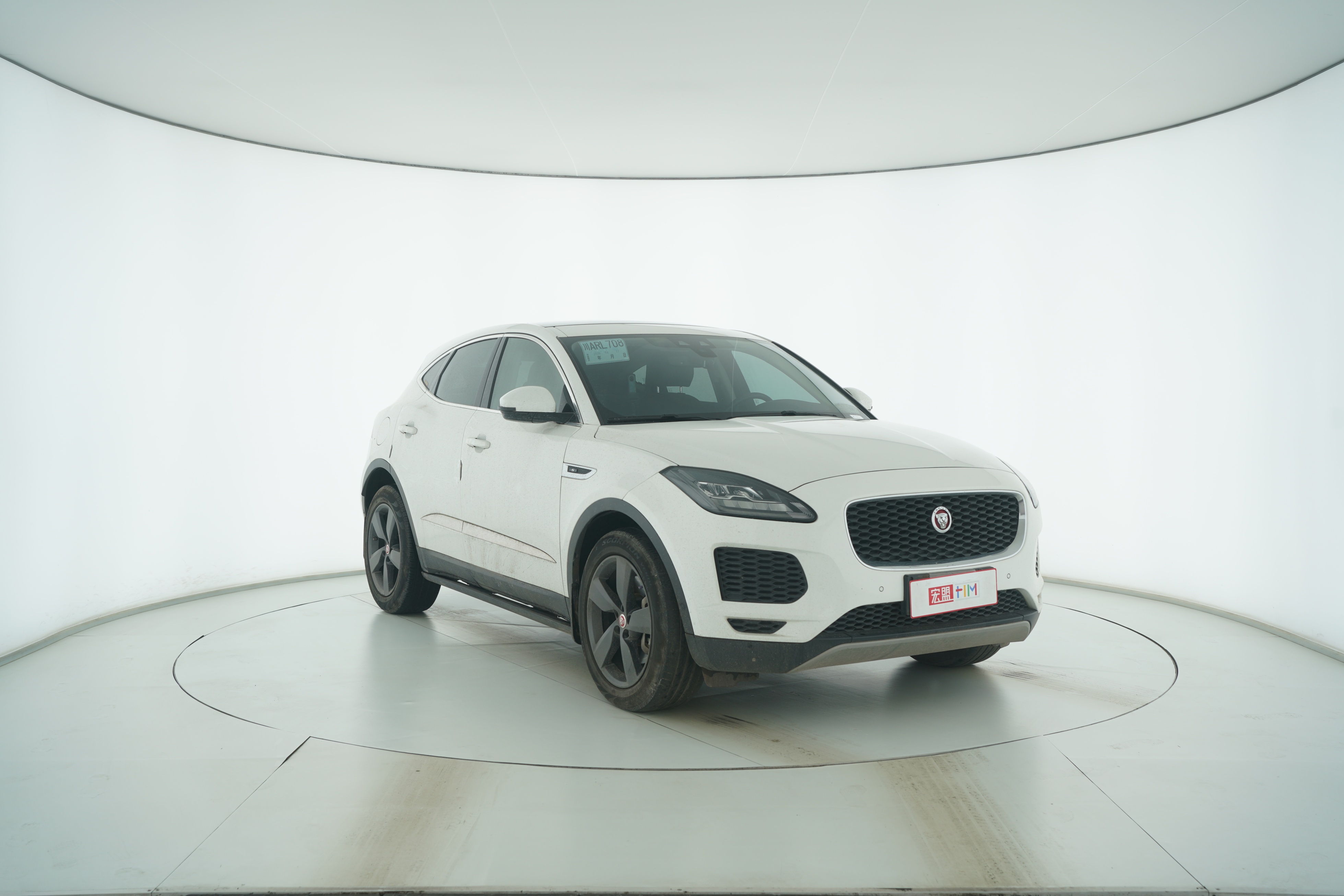 Jaguar E-PACE 2018 — фото 2