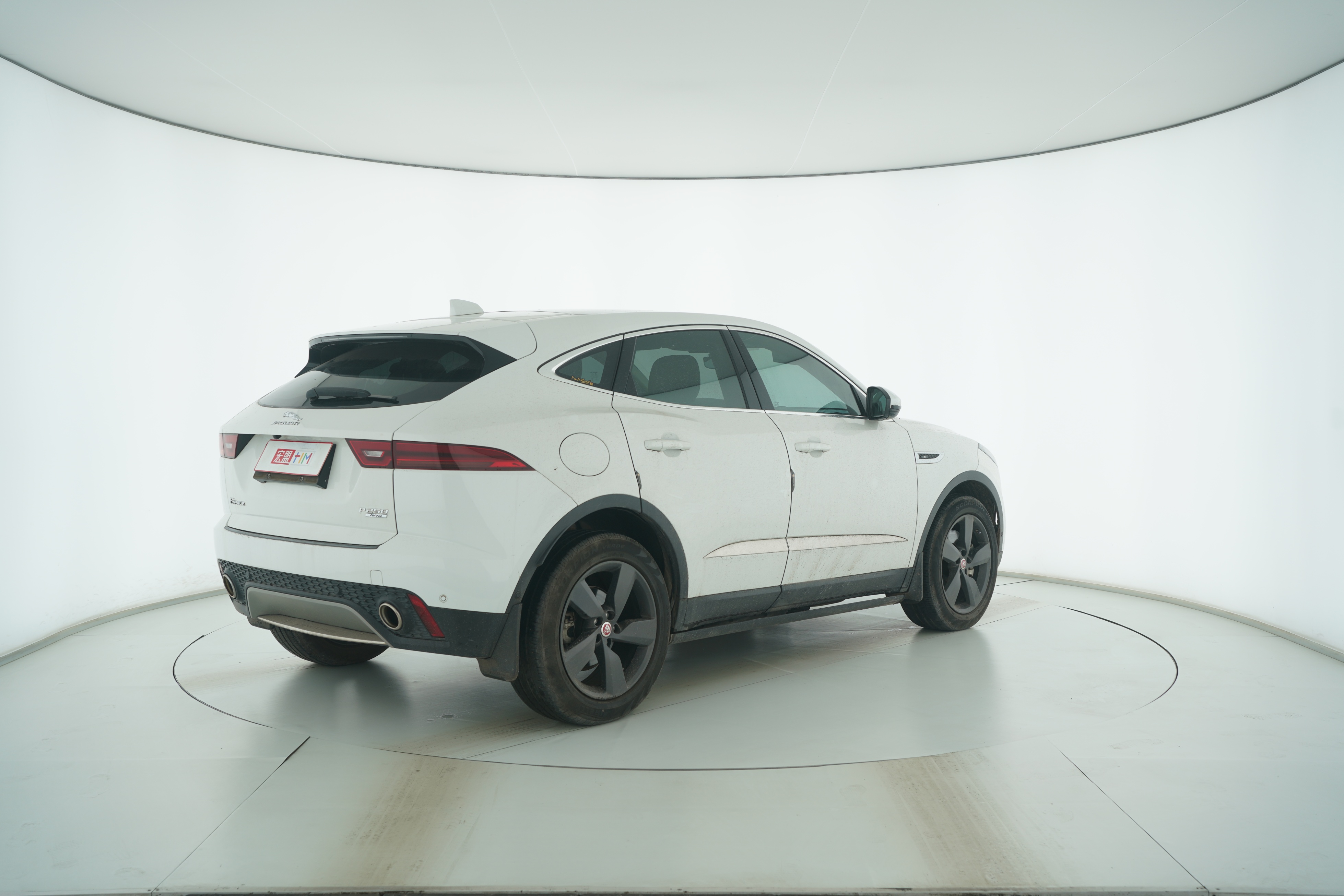 Jaguar E-PACE 2018 — фото 4