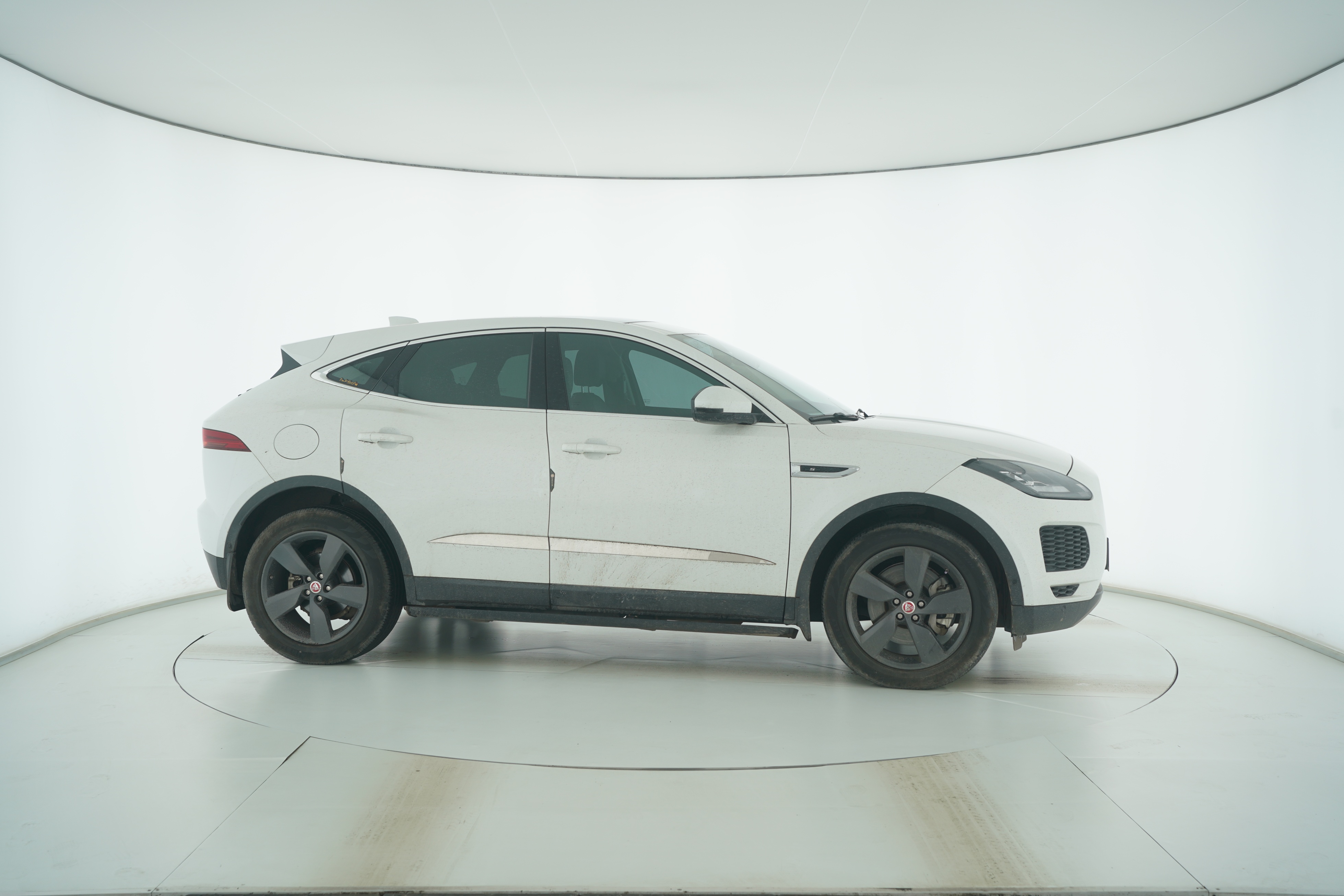 Jaguar E-PACE 2018 — фото 8