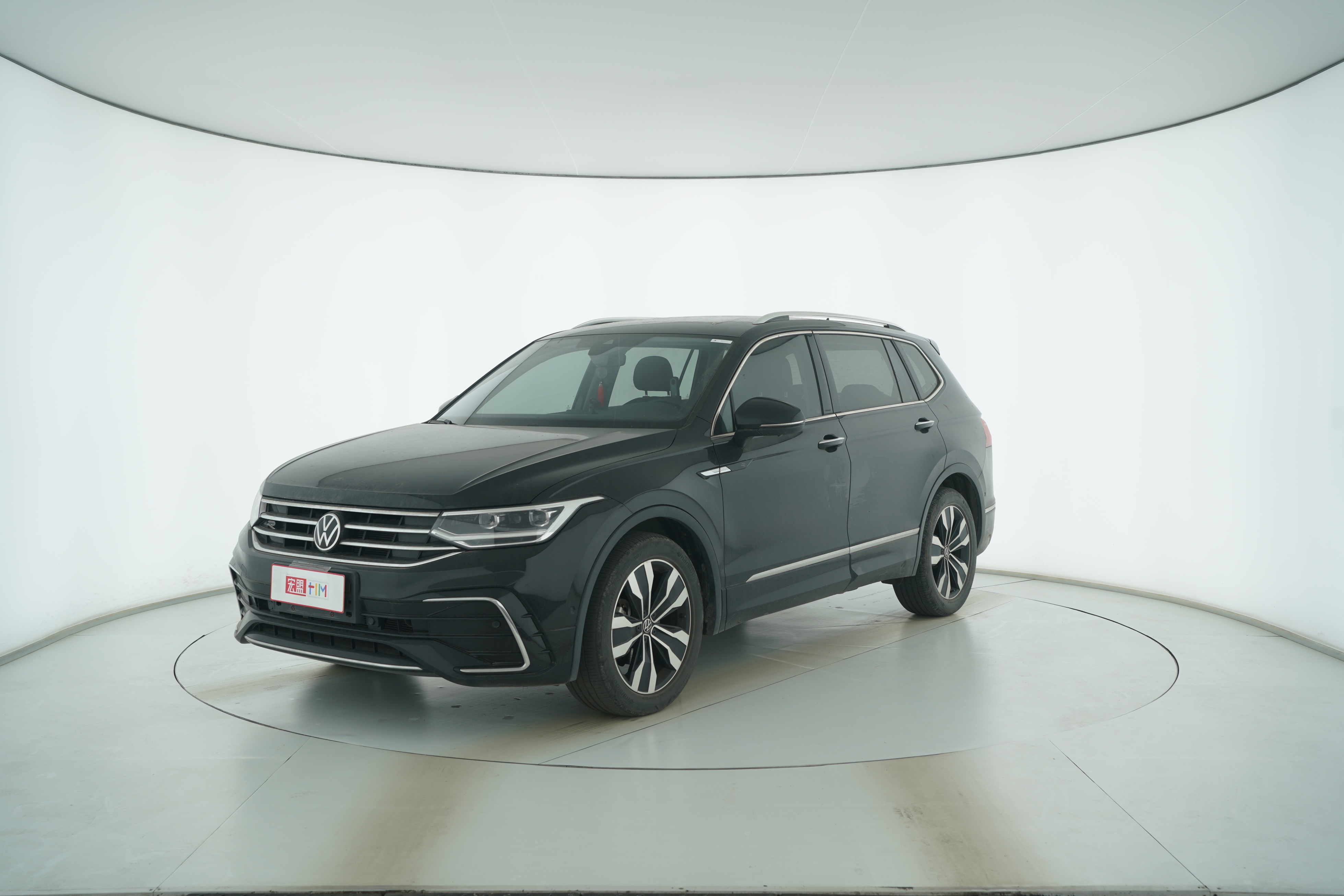 Volkswagen Tiguan L 2023 — фото 1