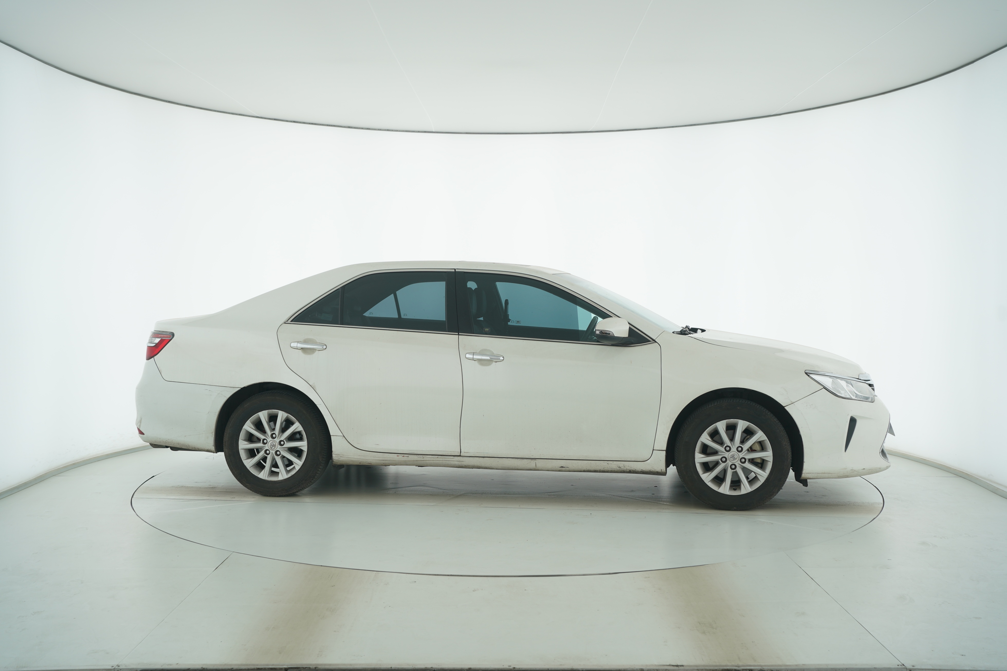 Toyota Camry 2015 — фото 8
