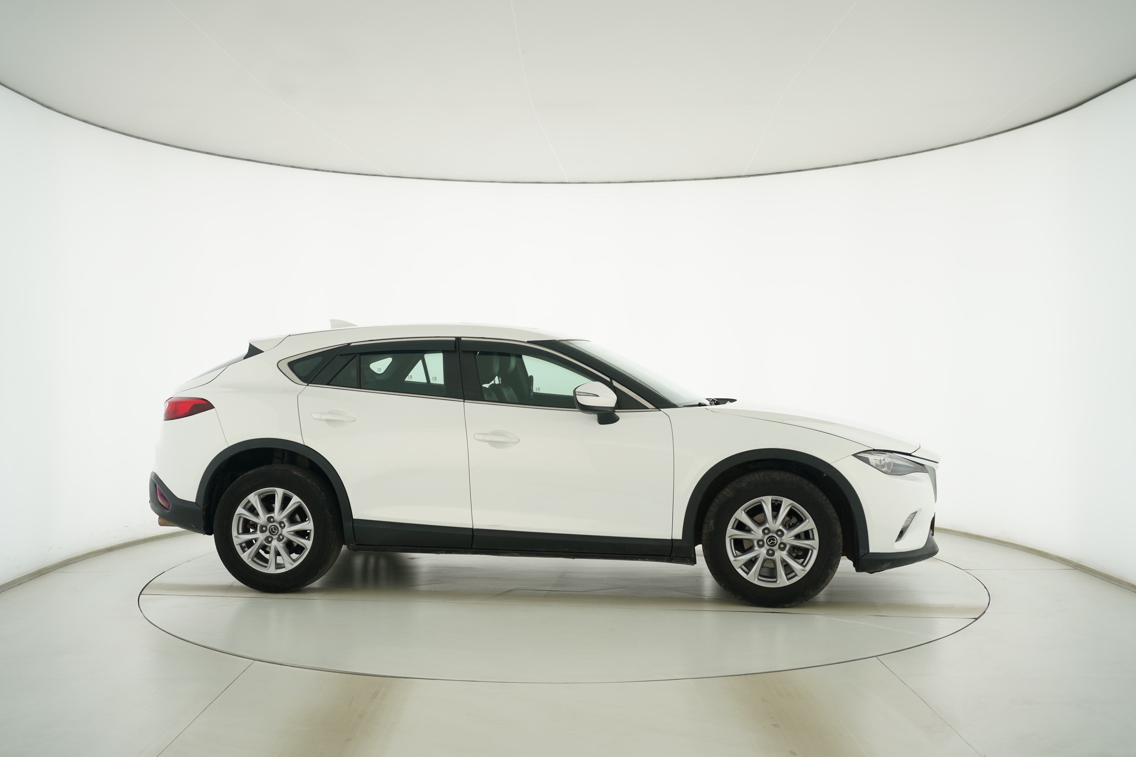Mazda CX-4 2016 — фото 8