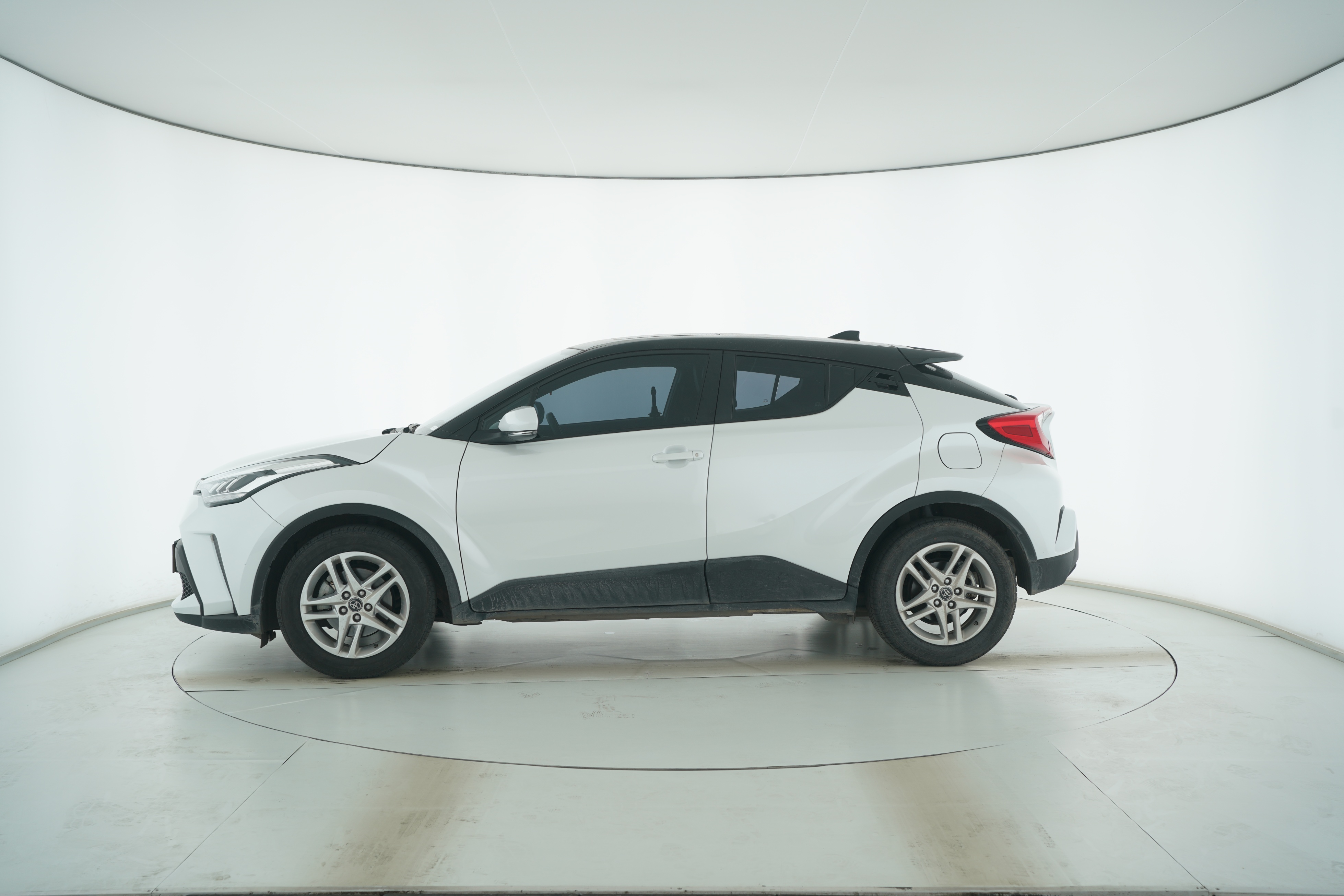 Toyota C-HR 2022 — фото 7