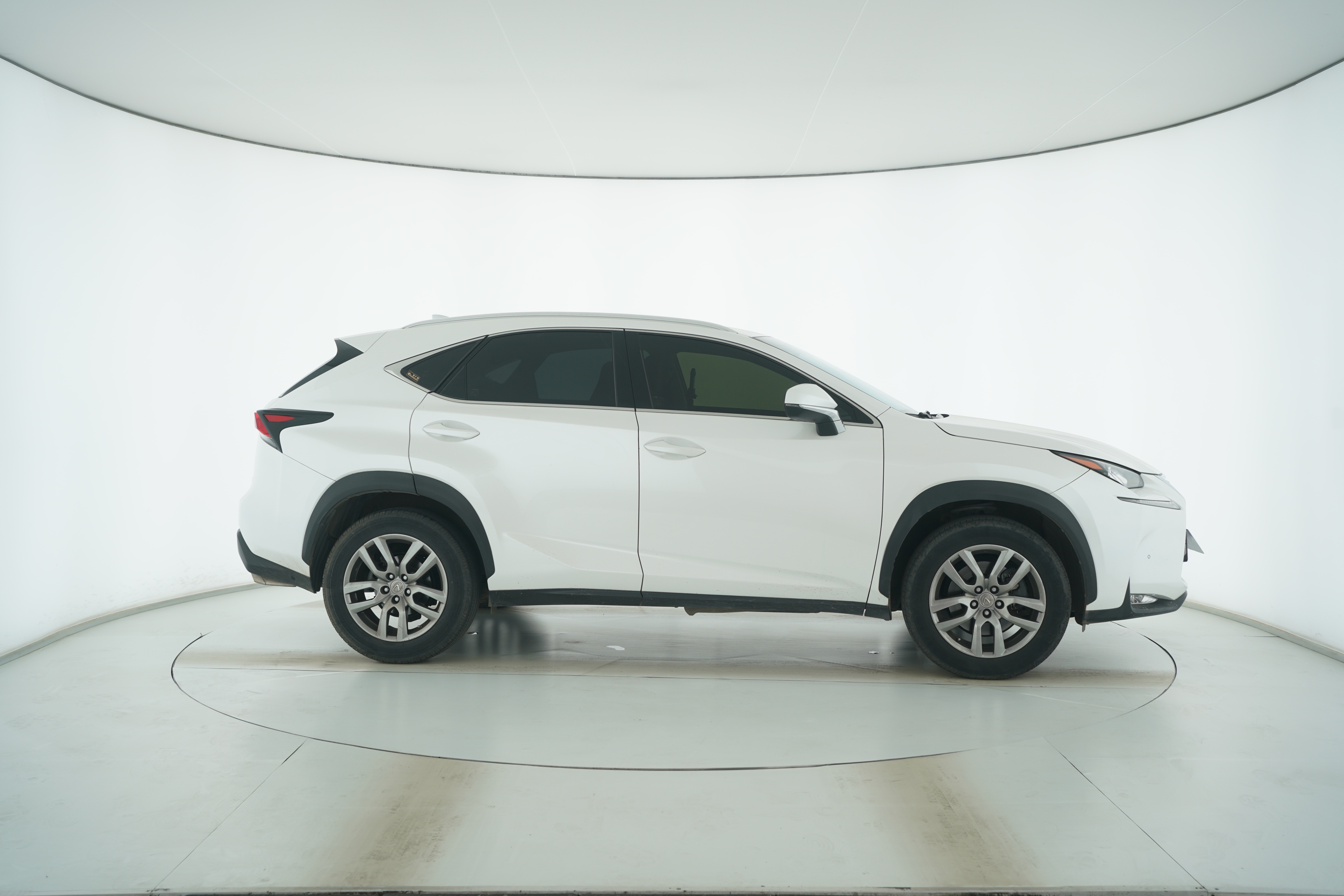 Lexus NX 2015 — фото 8