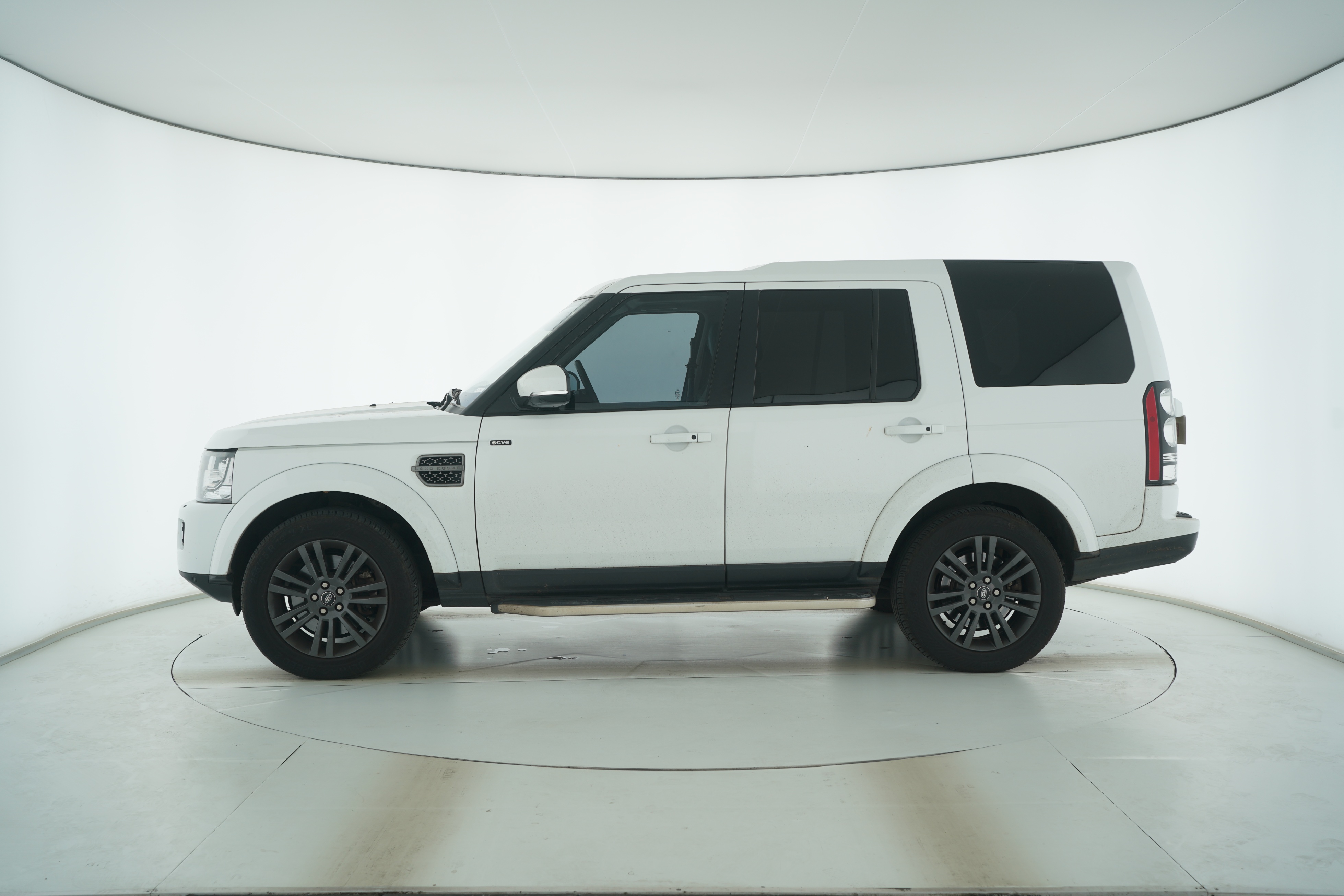 Land Rover Discovery 2015 — фото 7