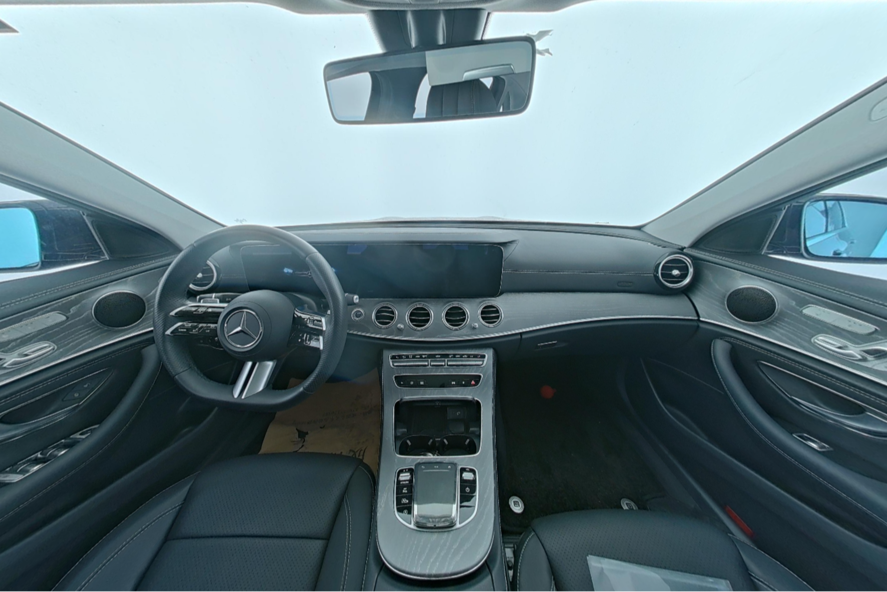 Mercedes Benz E-Class 2023 — фото 9