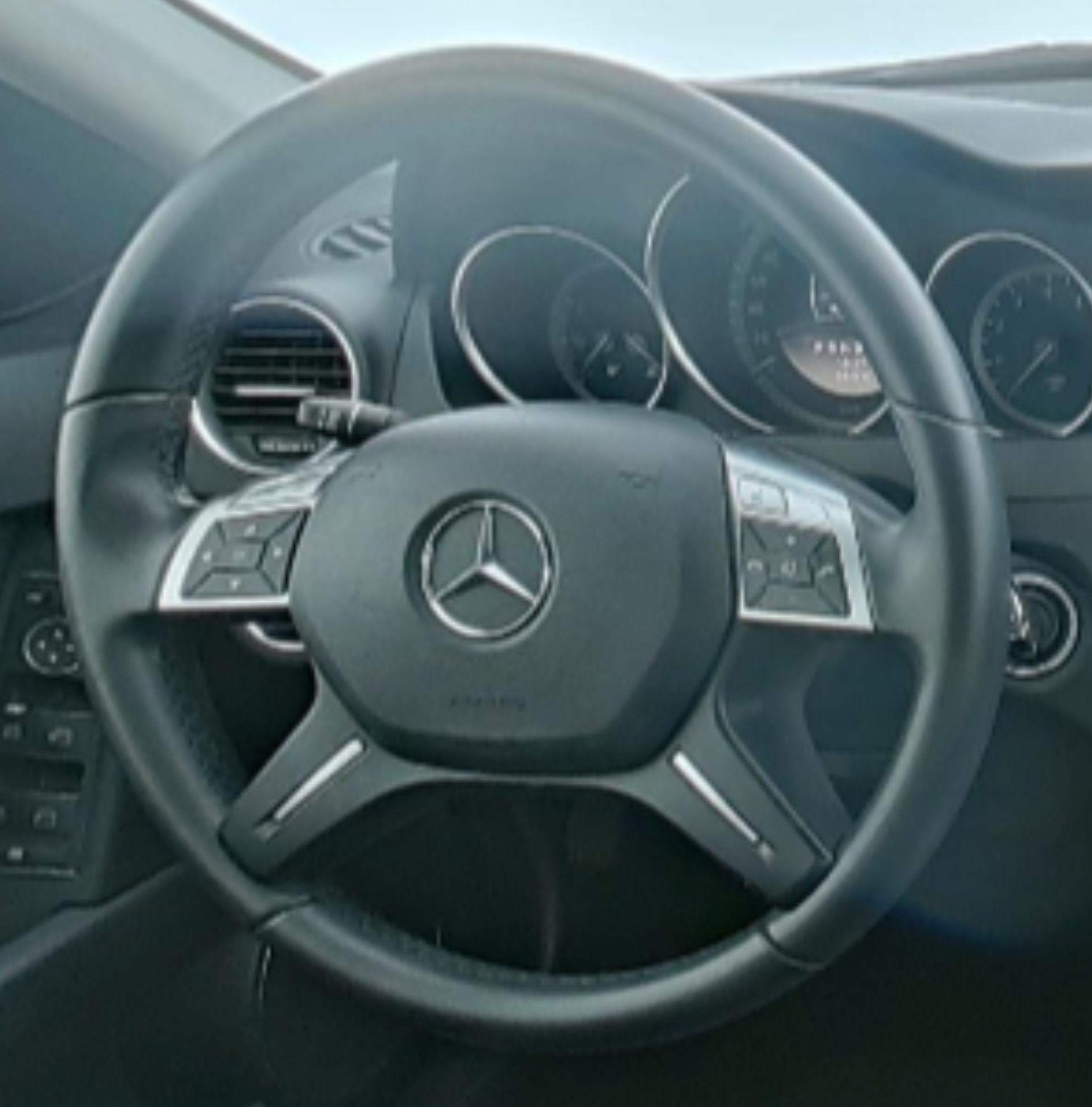 Mercedes Benz C-Class 2010 — фото 10