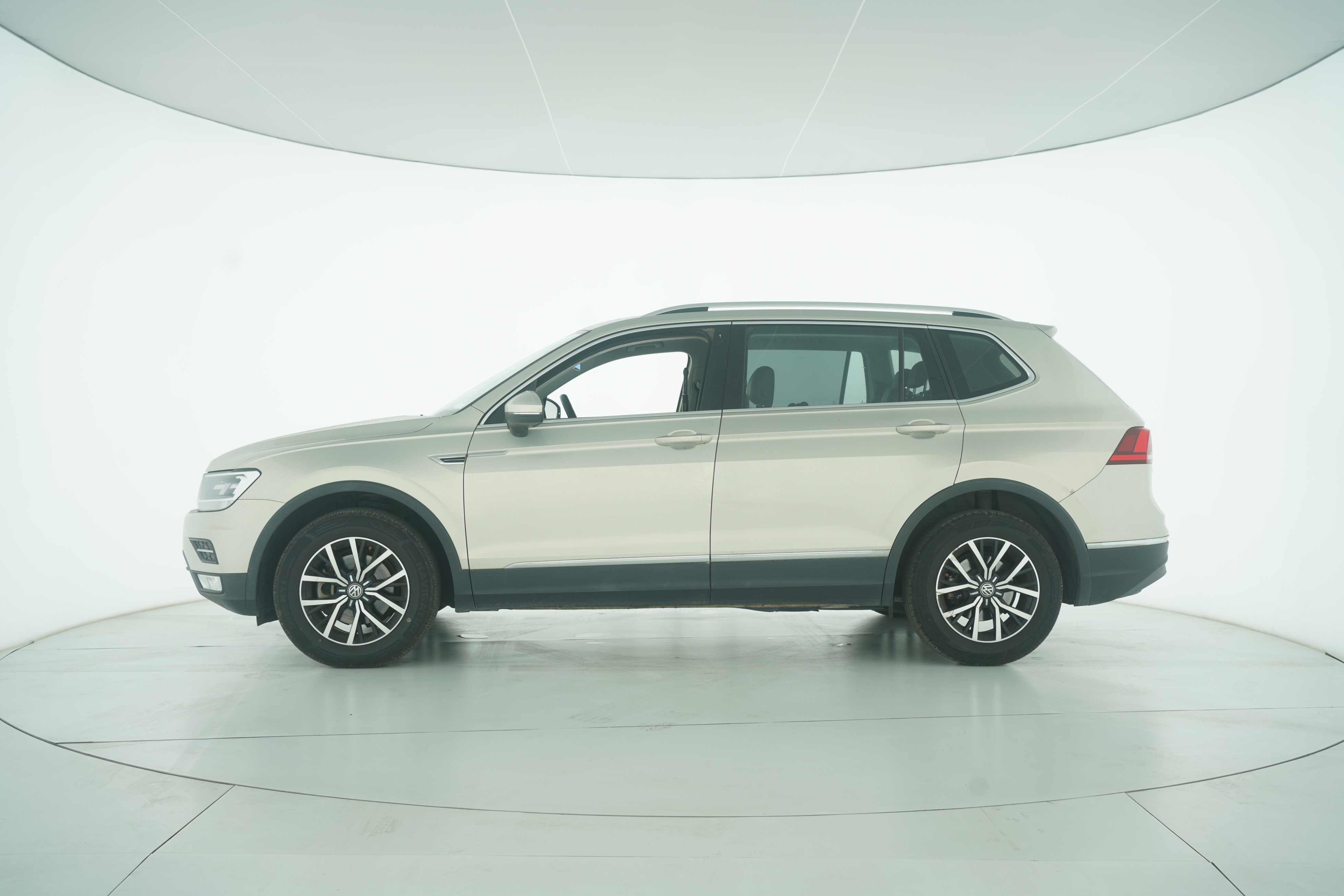 Volkswagen Tiguan L 2017 — фото 7