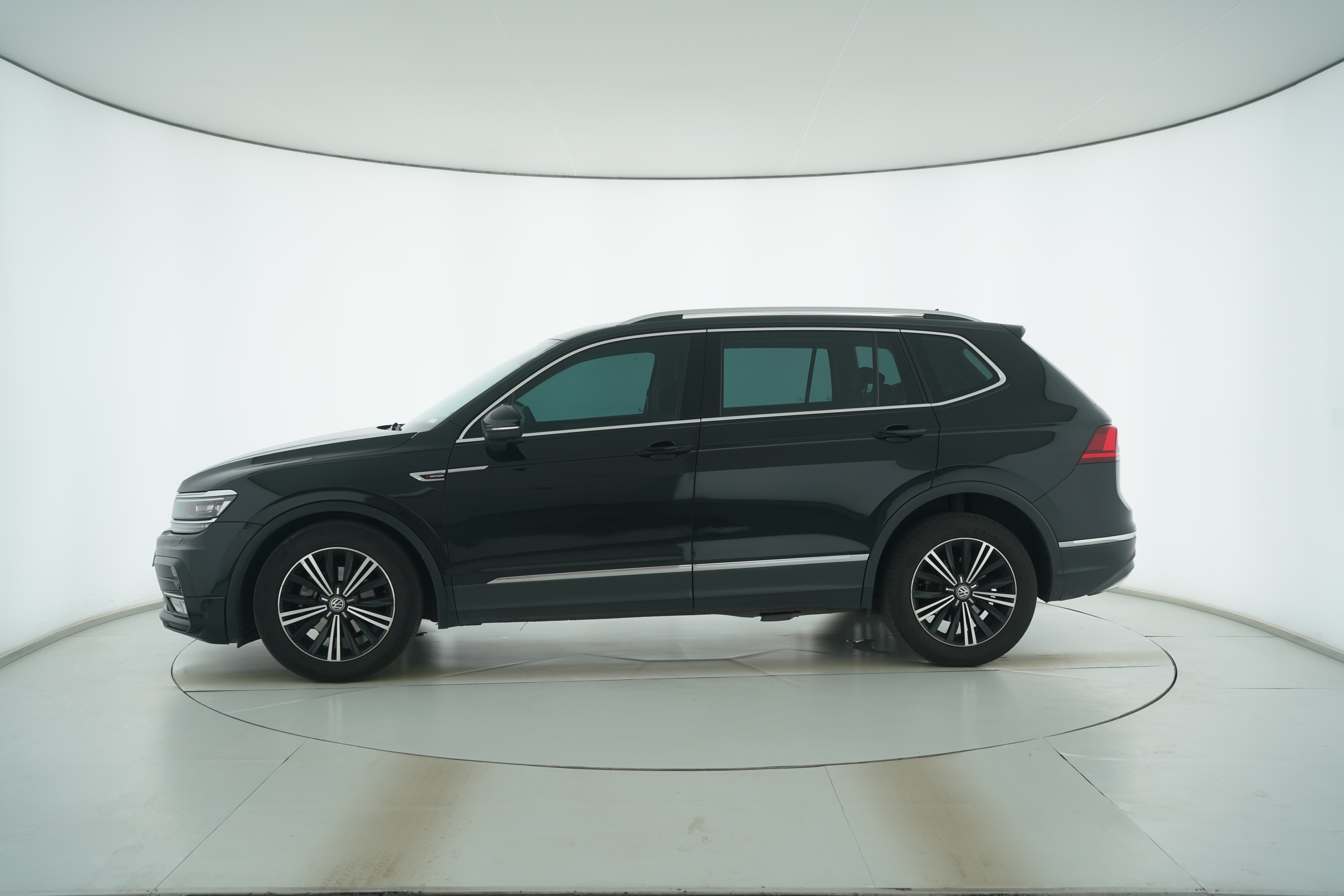 Volkswagen Tiguan L 2017 — фото 7
