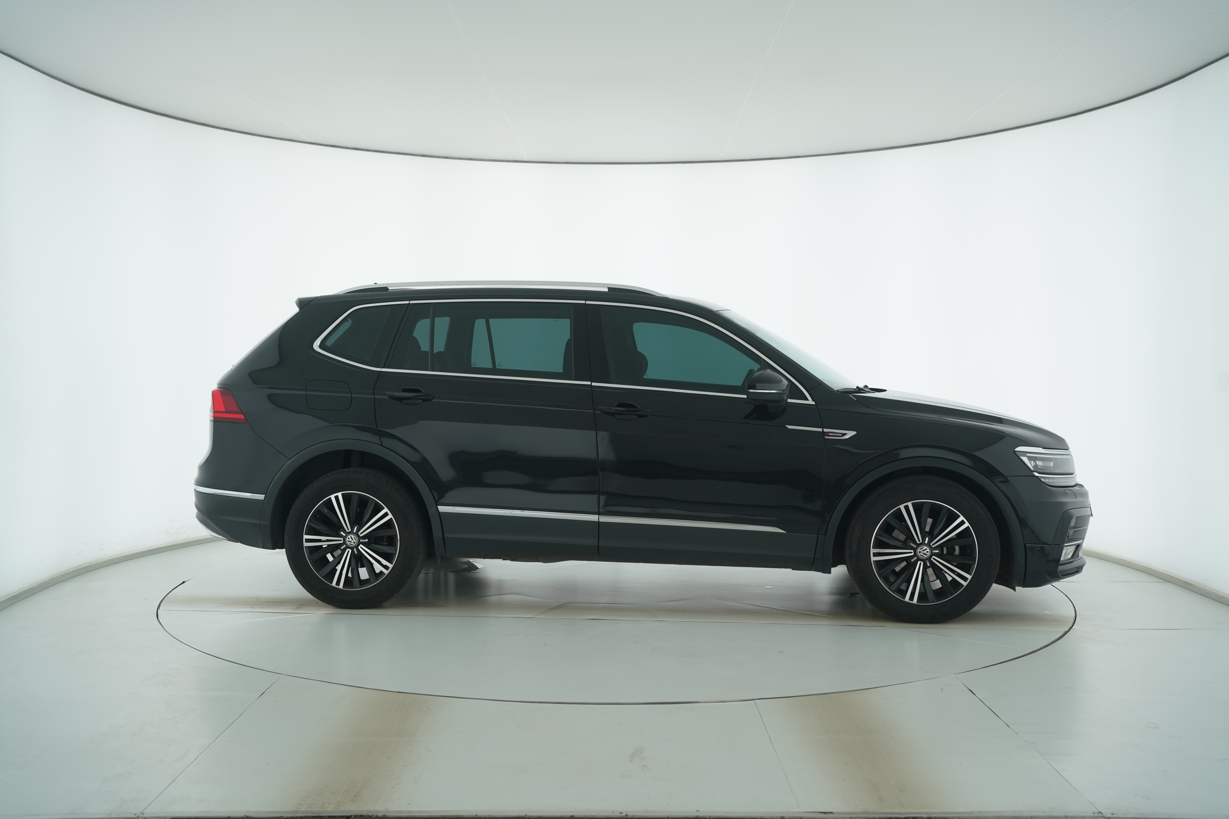 Volkswagen Tiguan L 2017 — фото 8