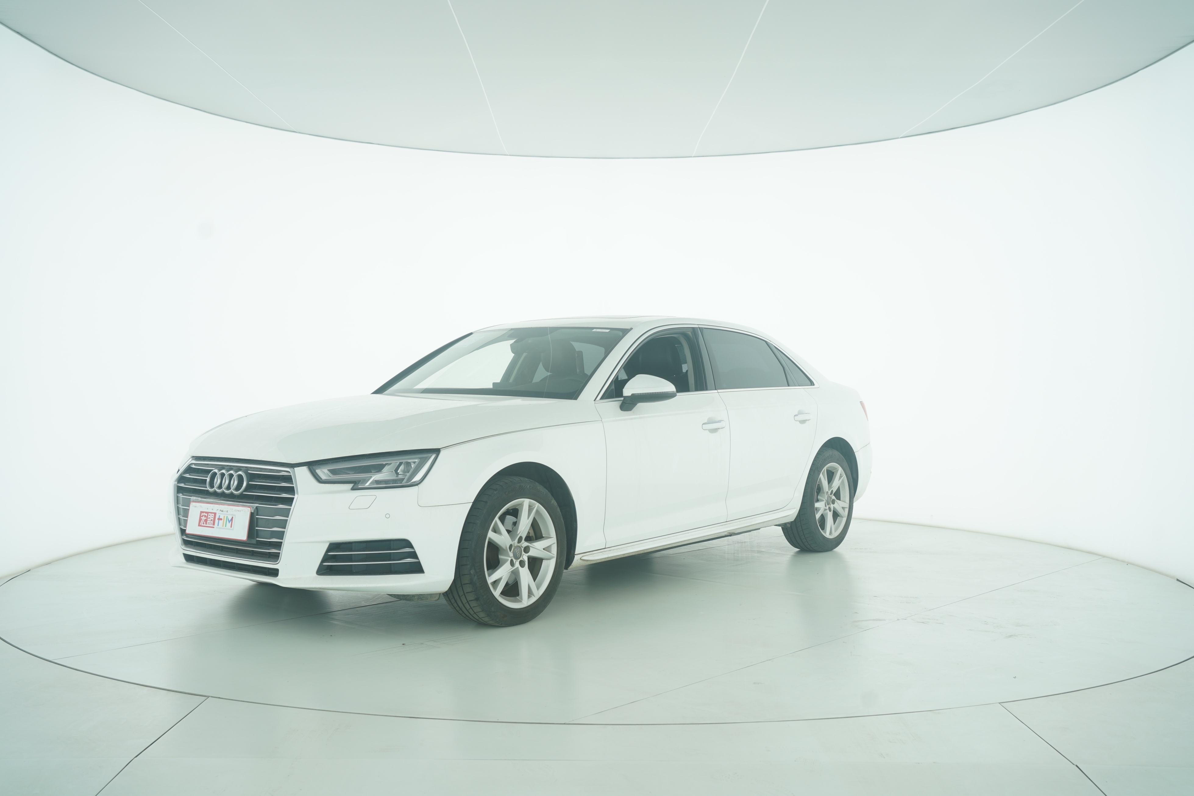Audi A4L 2018 — фото 1