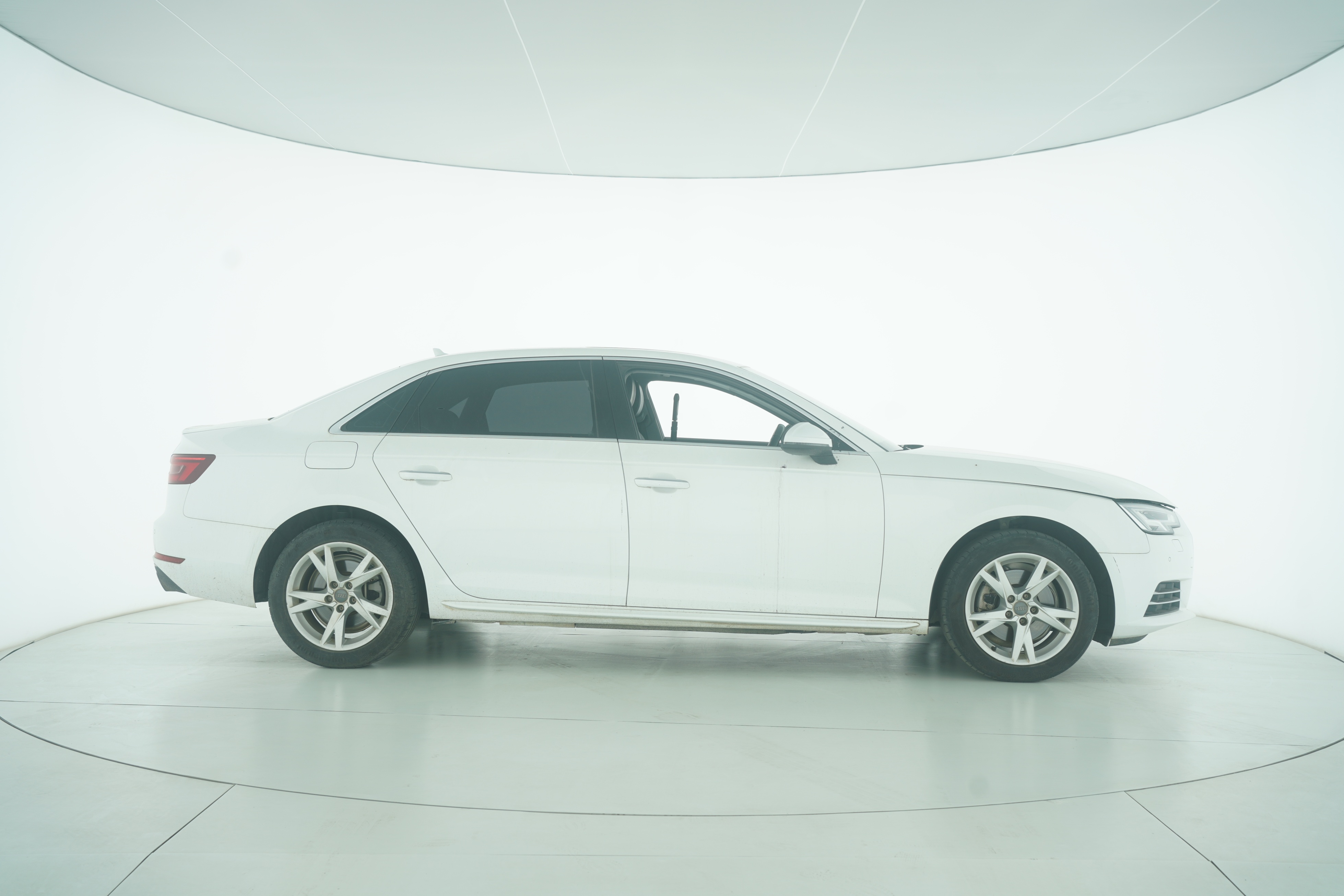 Audi A4L 2018 — фото 8