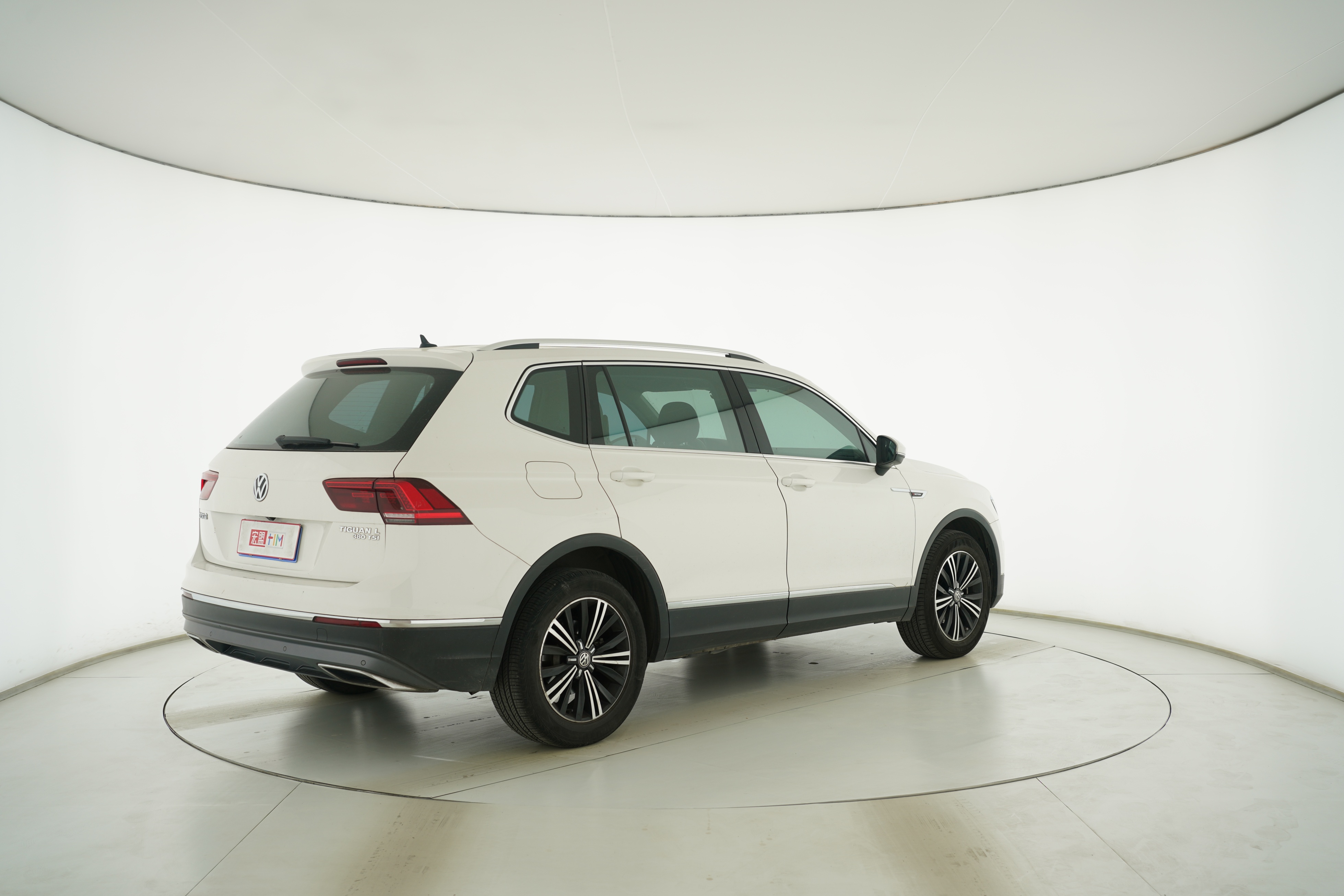 Volkswagen Tiguan L 2017 — фото 4