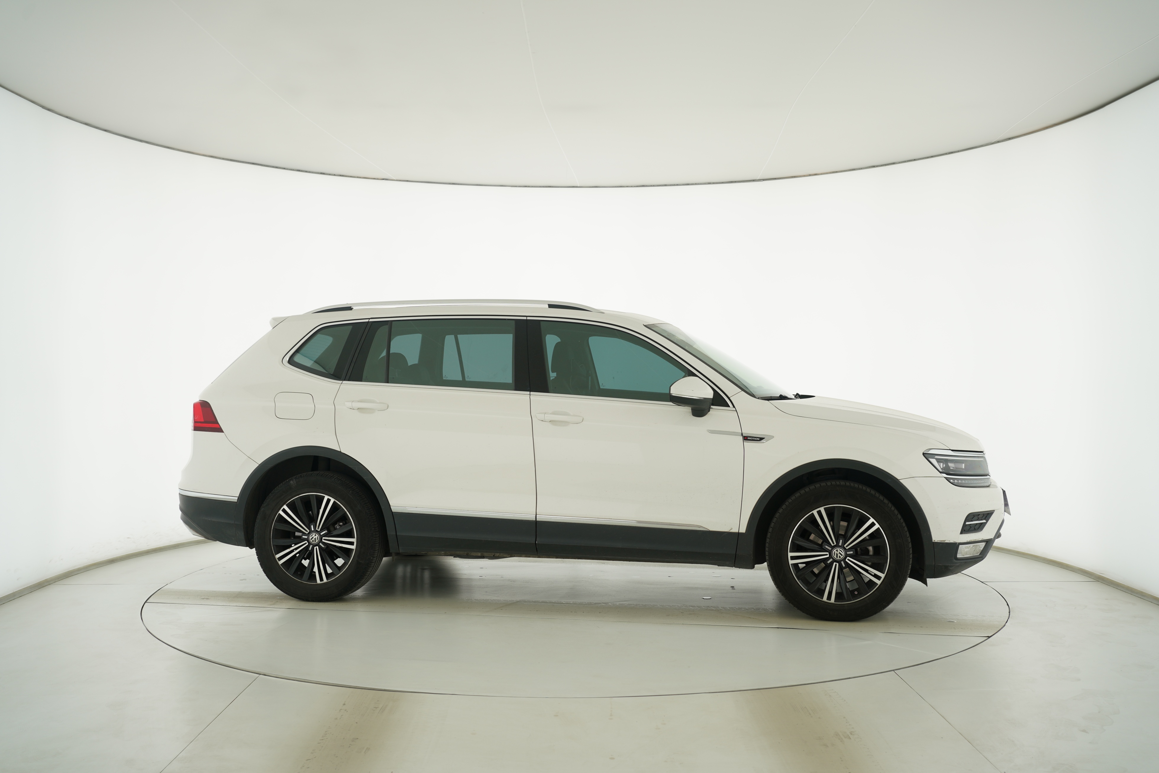 Volkswagen Tiguan L 2017 — фото 8